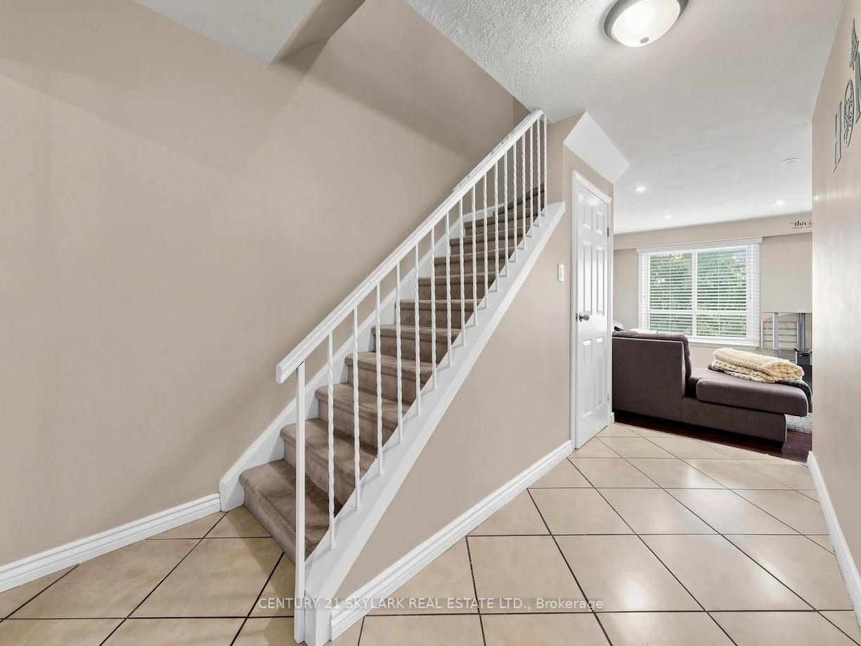 Photo 7 of 164 Moregate Crescent N, Brampton, Brampton North — HOMEH