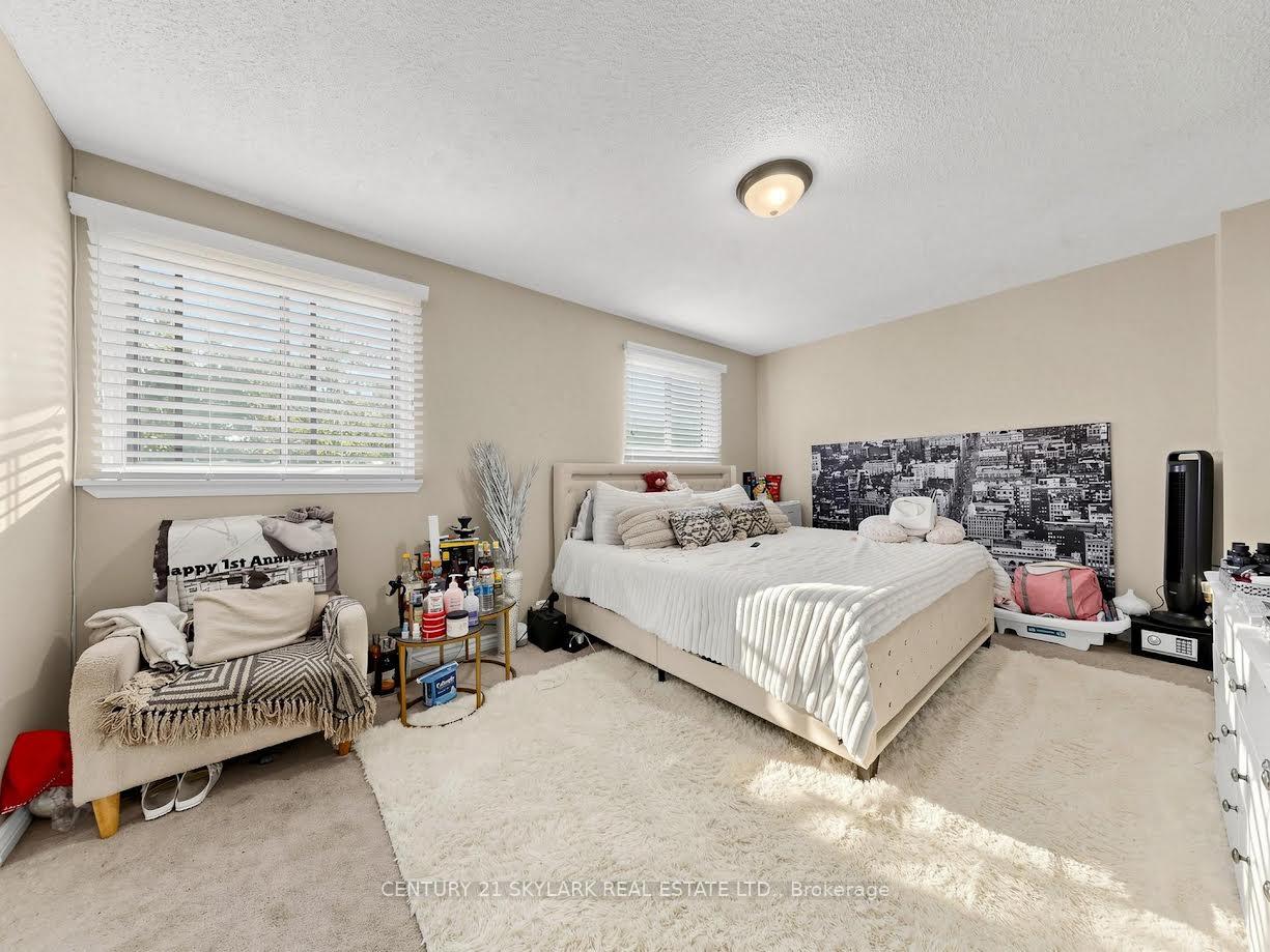 Photo 8 of 164 Moregate Crescent N, Brampton, Brampton North — HOMEH
