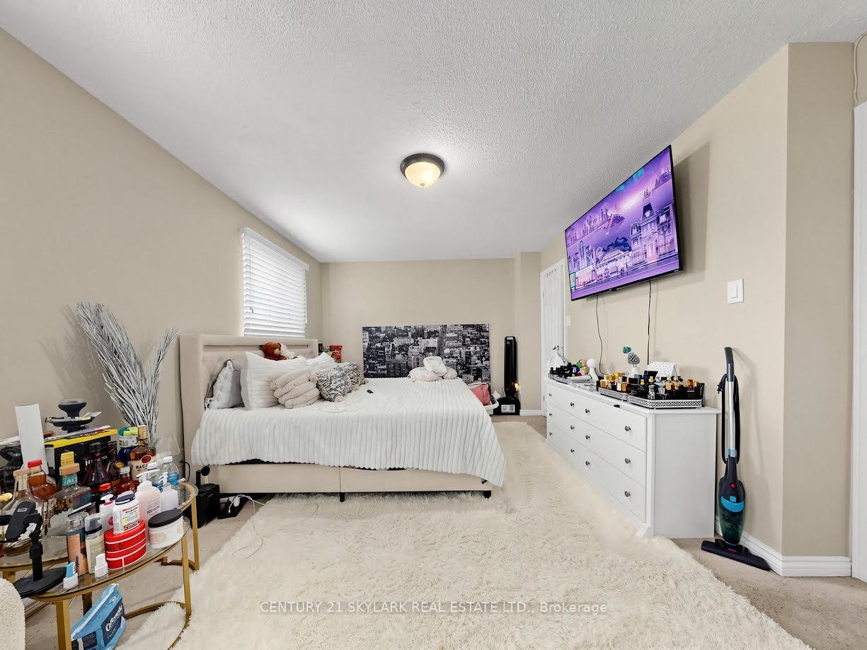 Photo 10 of 164 Moregate Crescent N, Brampton, Brampton North — HOMEH