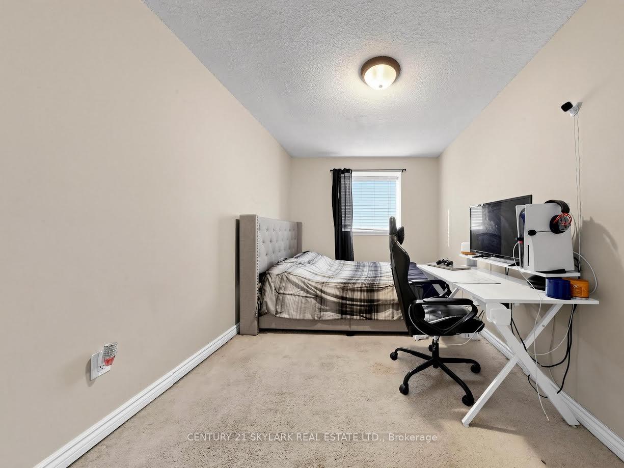 Photo 12 of 164 Moregate Crescent N, Brampton, Brampton North — HOMEH