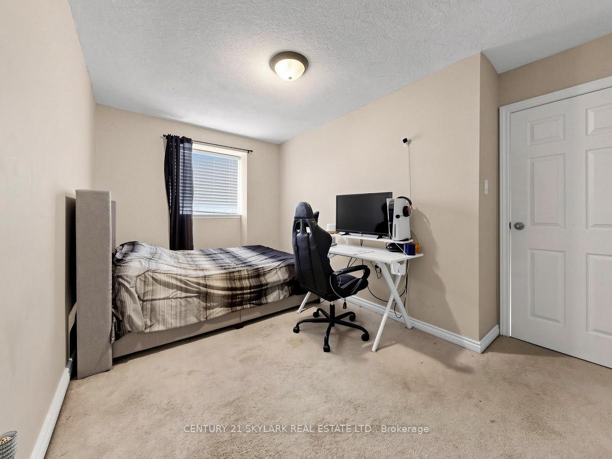 Photo 13 of 164 Moregate Crescent N, Brampton, Brampton North — HOMEH