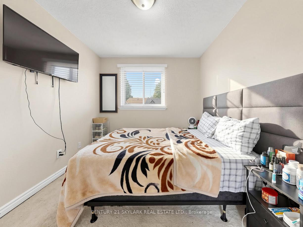 Photo 14 of 164 Moregate Crescent N, Brampton, Brampton North — HOMEH