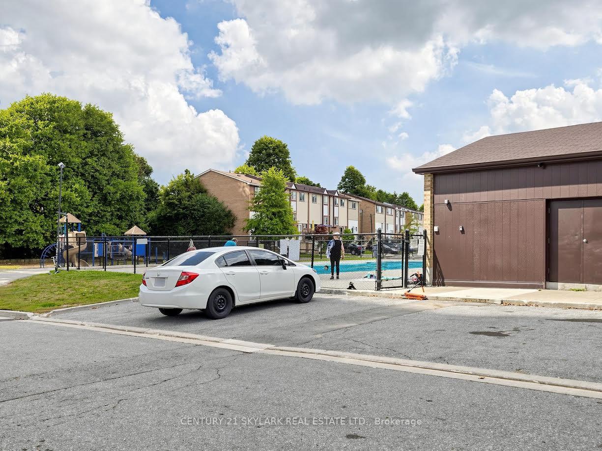 Photo 24 of 164 Moregate Crescent N, Brampton, Brampton North — HOMEH