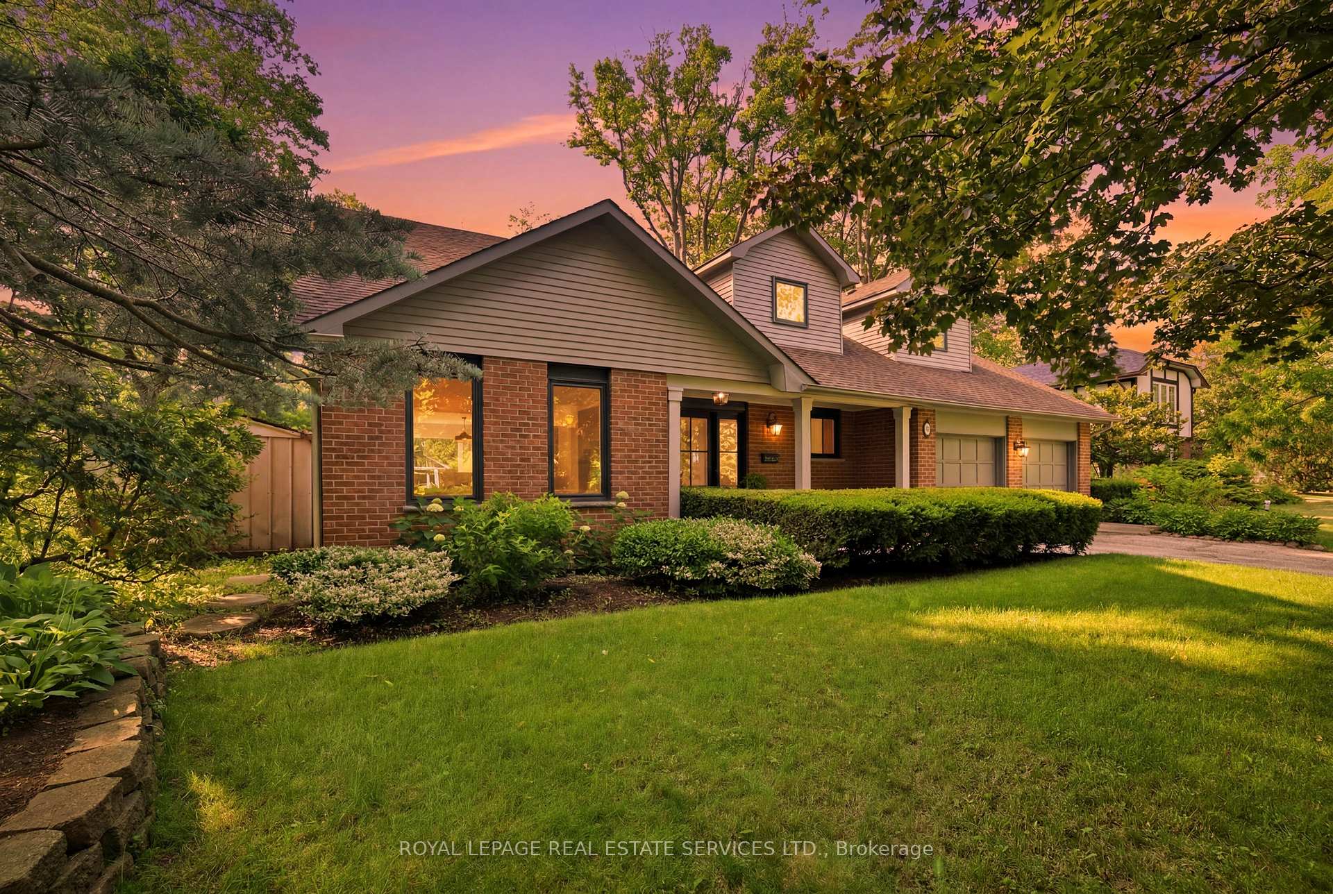 Photo 2 of 11 Regency Court, Oakville, College Park — HOMEH
