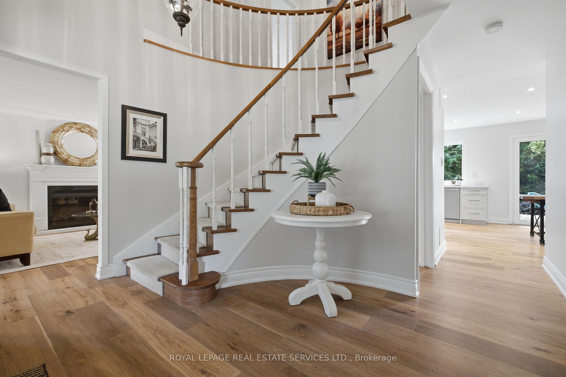 Photo 6 of 11 Regency Court, Oakville, College Park — HOMEH