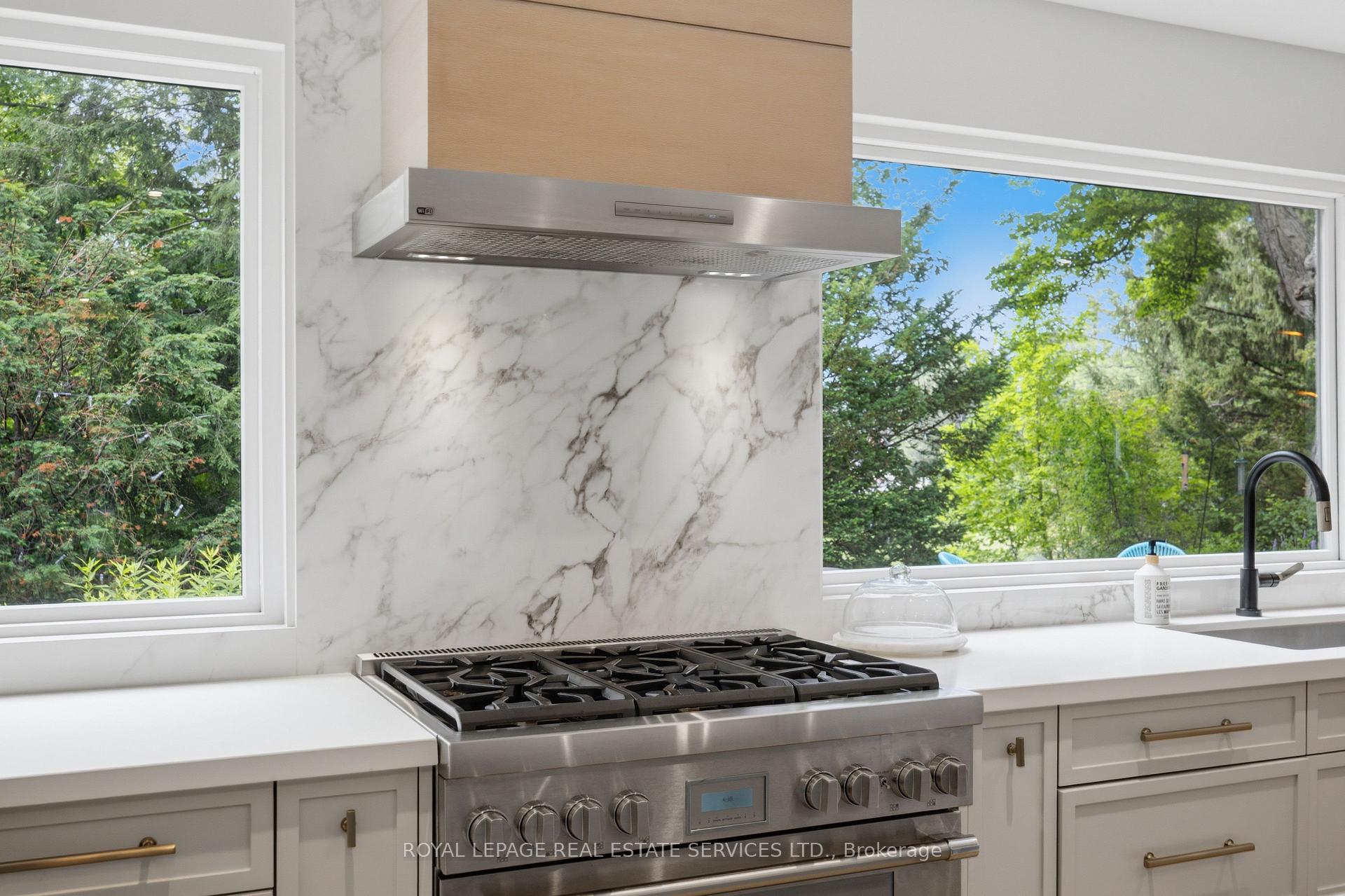 Photo 13 of 11 Regency Court, Oakville, College Park — HOMEH