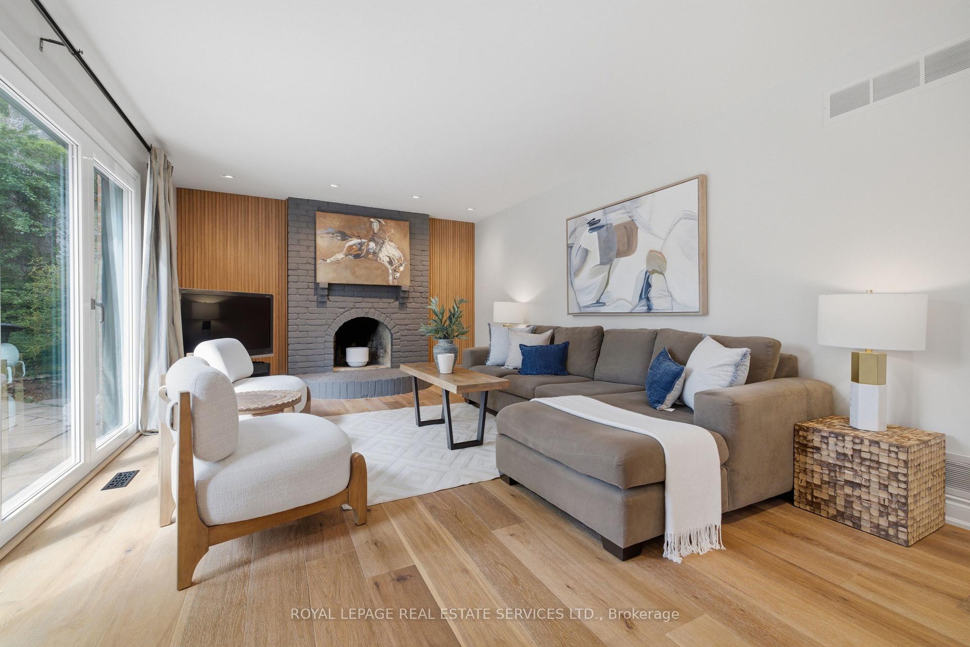 Photo 16 of 11 Regency Court, Oakville, College Park — HOMEH