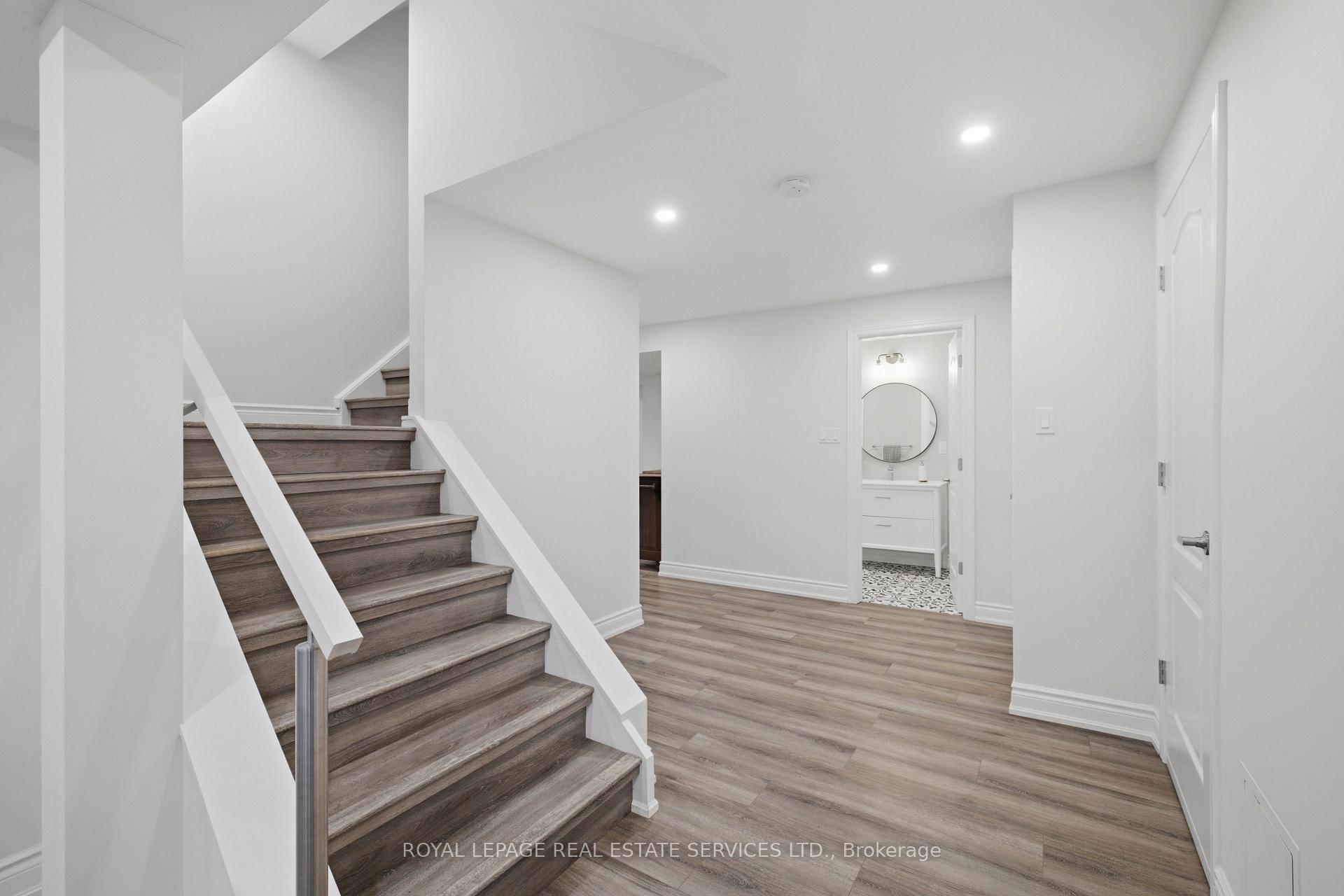 Photo 28 of 11 Regency Court, Oakville, College Park — HOMEH