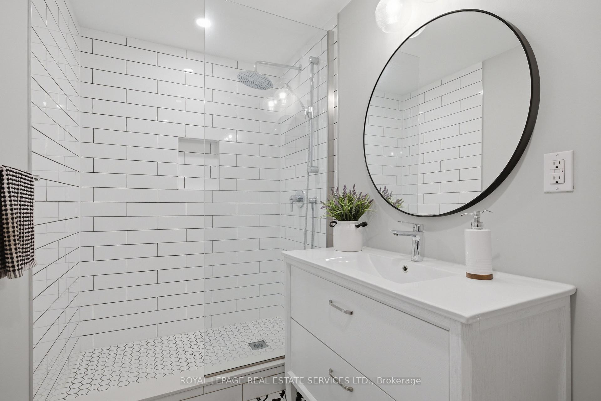 Photo 29 of 11 Regency Court, Oakville, College Park — HOMEH