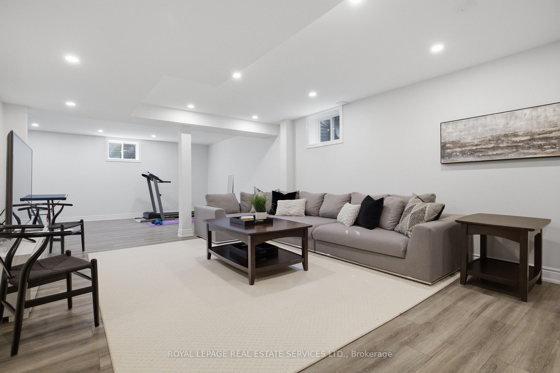 Photo 30 of 11 Regency Court, Oakville, College Park — HOMEH