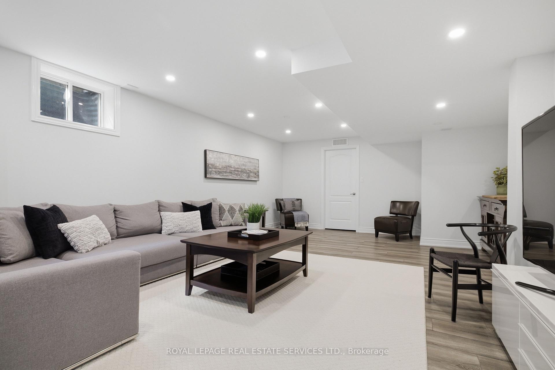 Photo 31 of 11 Regency Court, Oakville, College Park — HOMEH