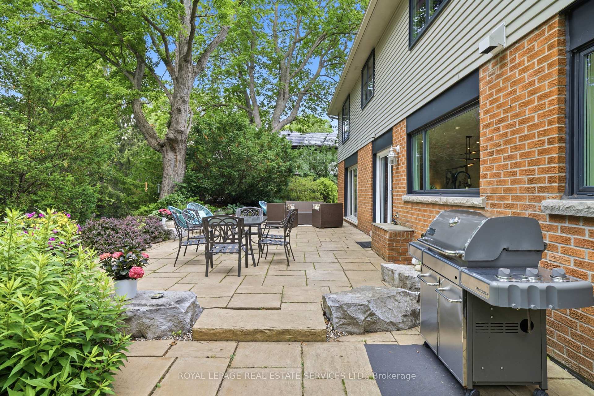 Photo 38 of 11 Regency Court, Oakville, College Park — HOMEH