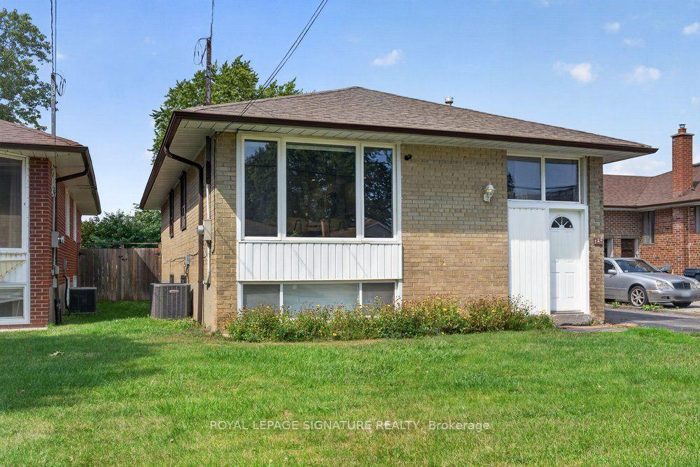 Photo 4 of 128 Trinnell Boulevard, Scarborough, Clairlea-Birchmount — HOMEH