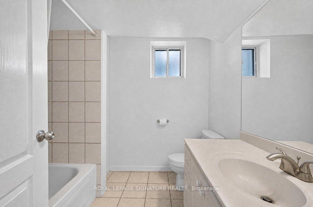 Photo 35 of 128 Trinnell Boulevard, Scarborough, Clairlea-Birchmount — HOMEH