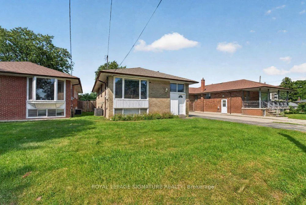 Photo 3 of 128 Trinnell Boulevard, Scarborough, Clairlea-Birchmount — HOMEH