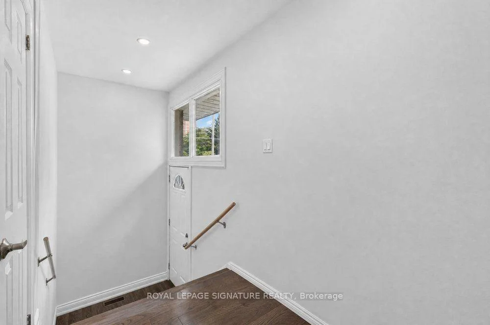 Photo 8 of 128 Trinnell Boulevard, Scarborough, Clairlea-Birchmount — HOMEH