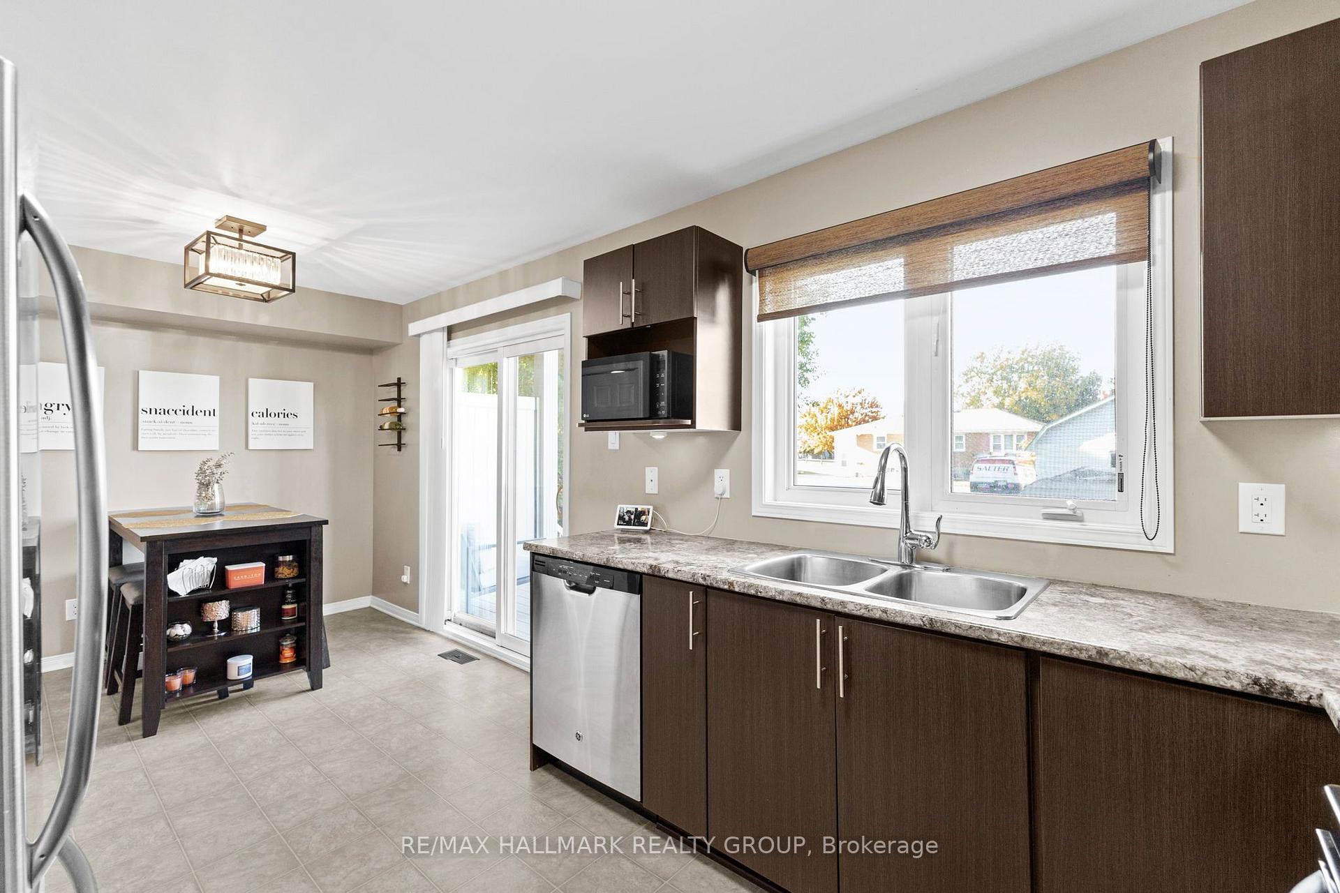 Photo 16 of 358 Galston Private, Ottawa, Mer Bleue/Bradley Estates/Anderson Park — HOMEH