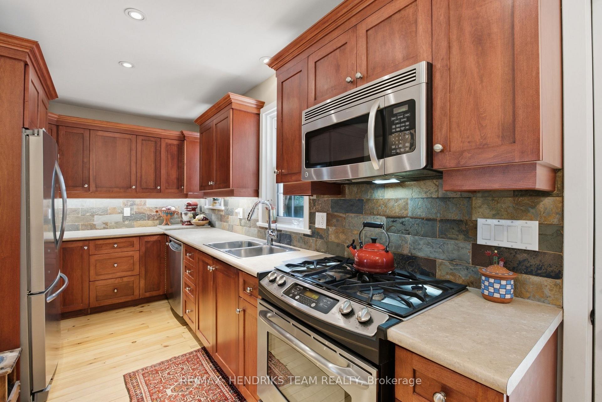 Photo 10 of 138 Kathleen Street, Guelph, Exhibition Park — HOMEH