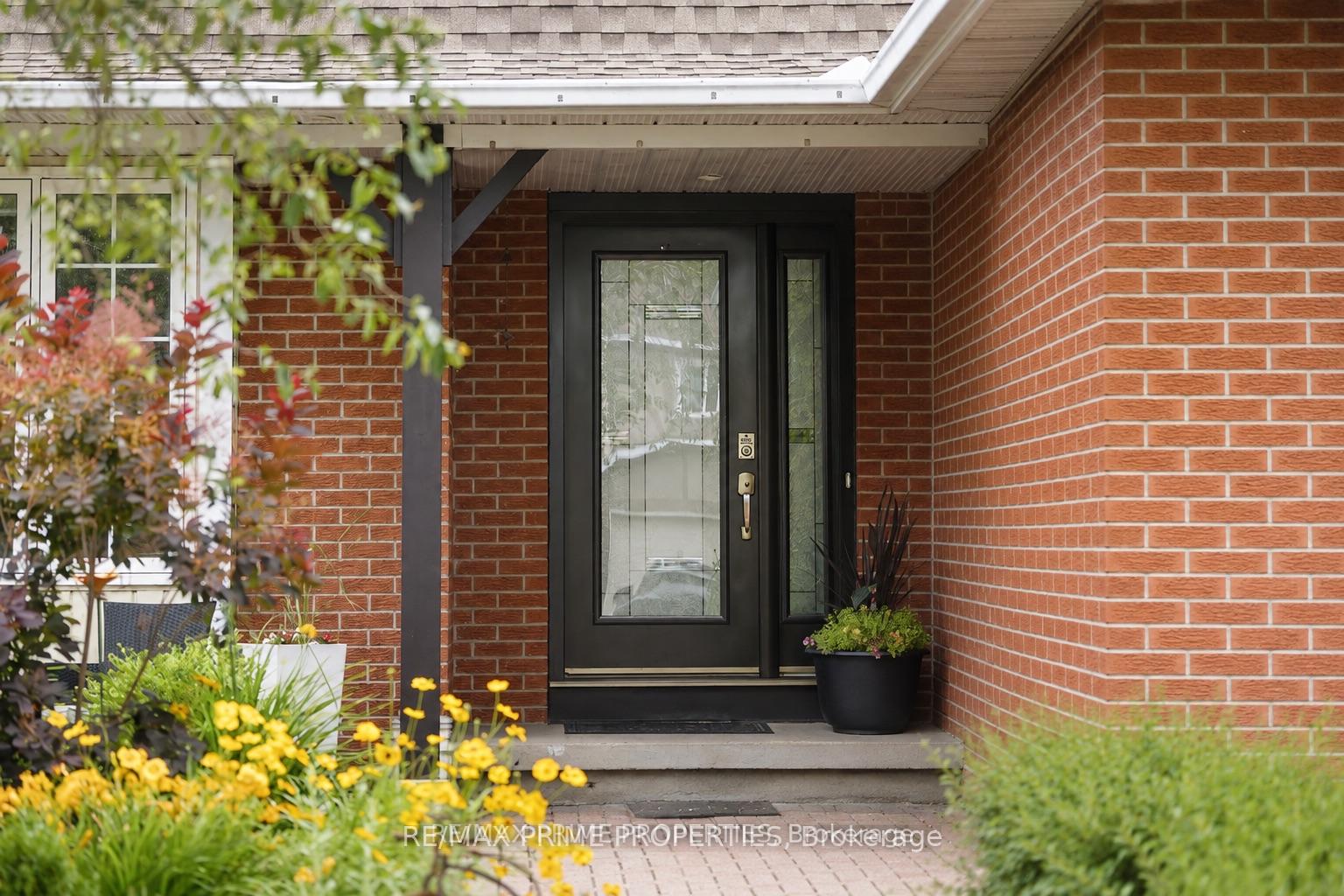 Photo 2 of 1009 Driftwood Crescent, Ottawa, Convent Glen — HOMEH