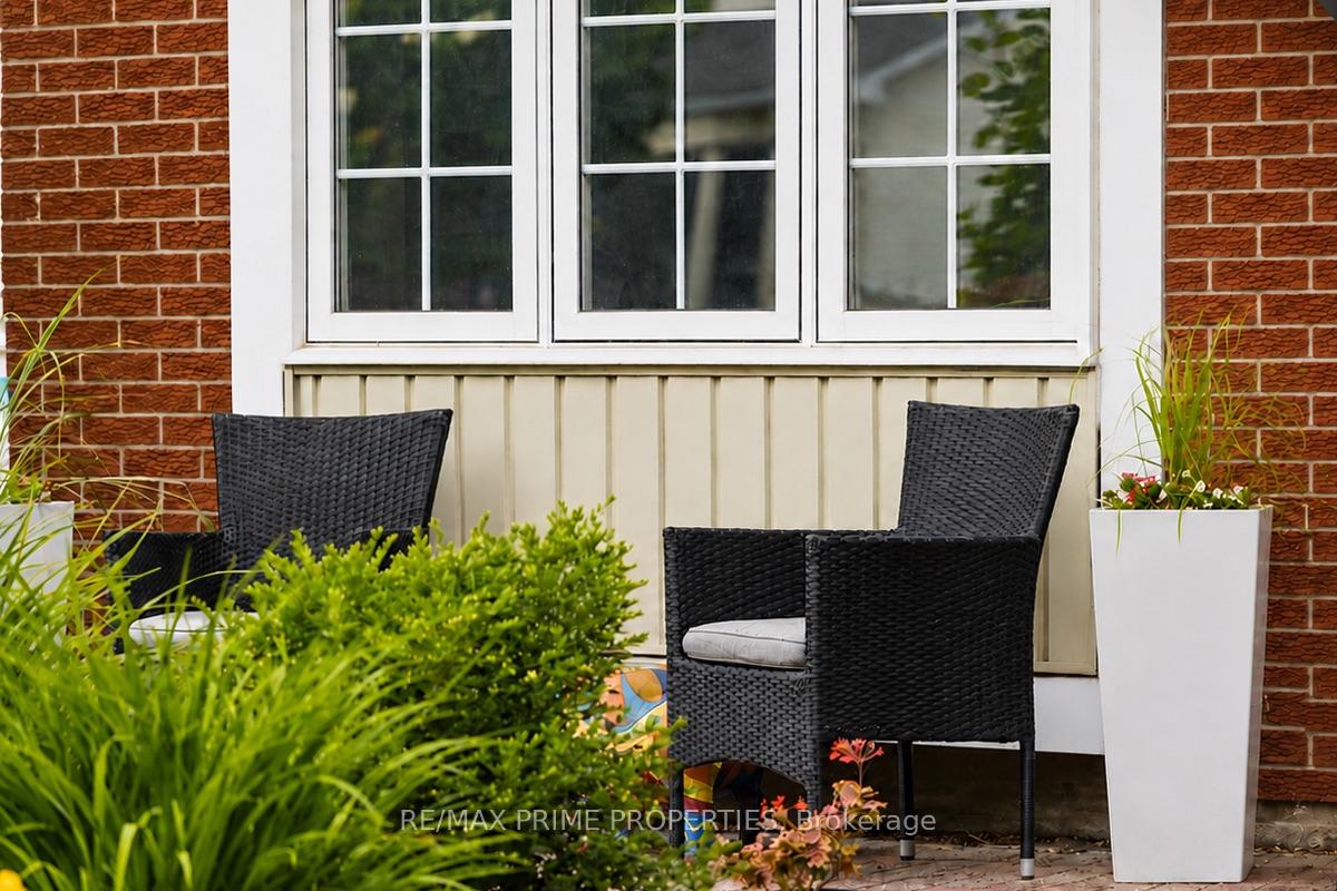 Photo 3 of 1009 Driftwood Crescent, Ottawa, Convent Glen — HOMEH