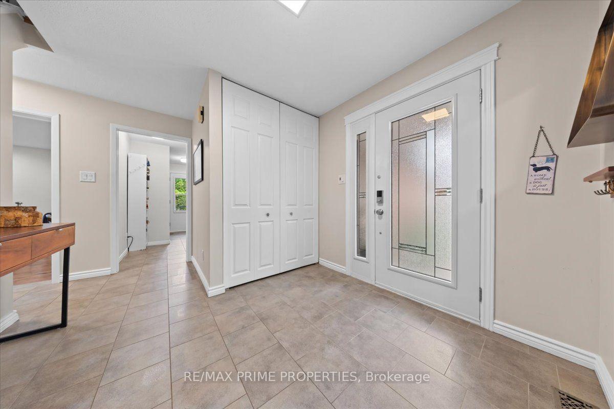Photo 4 of 1009 Driftwood Crescent, Ottawa, Convent Glen — HOMEH