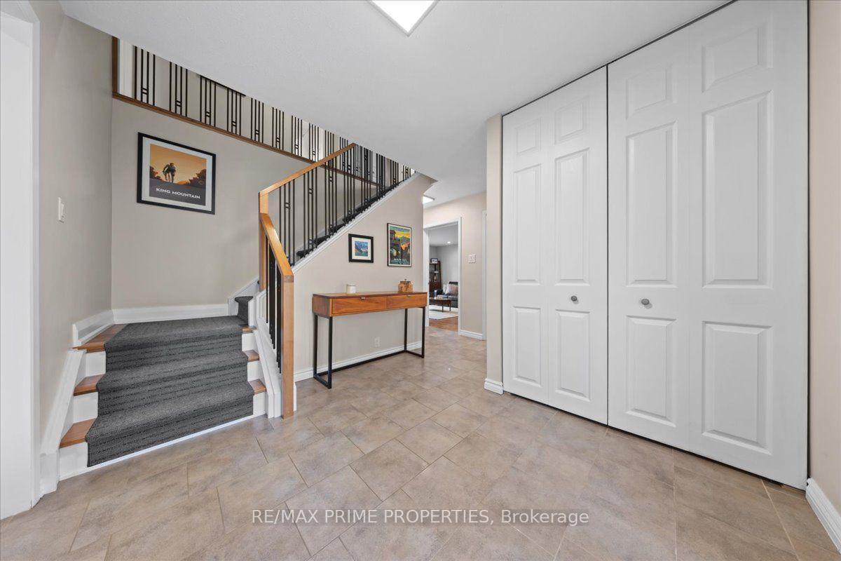 Photo 5 of 1009 Driftwood Crescent, Ottawa, Convent Glen — HOMEH