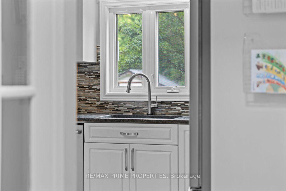 Photo 8 of 1009 Driftwood Crescent, Ottawa, Convent Glen — HOMEH