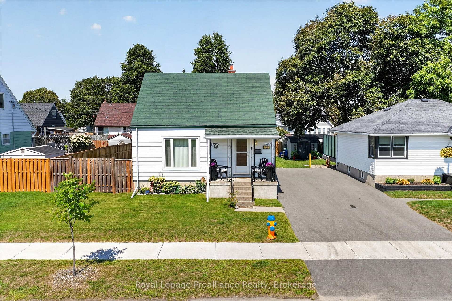 Photo 2 of 732 Gillespie Avenue, Peterborough, Otonabee Ward 1 — HOMEH