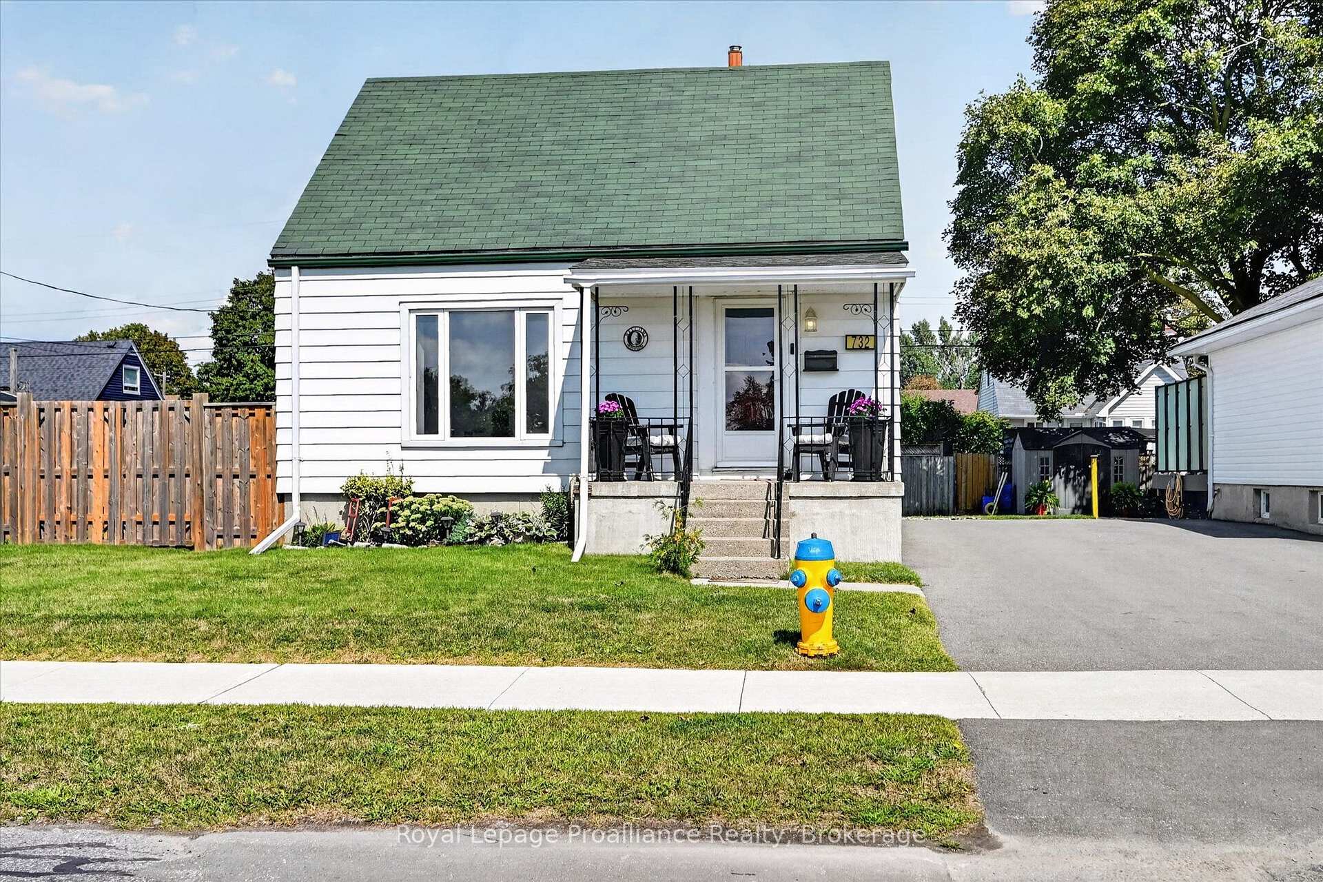 Photo 3 of 732 Gillespie Avenue, Peterborough, Otonabee Ward 1 — HOMEH