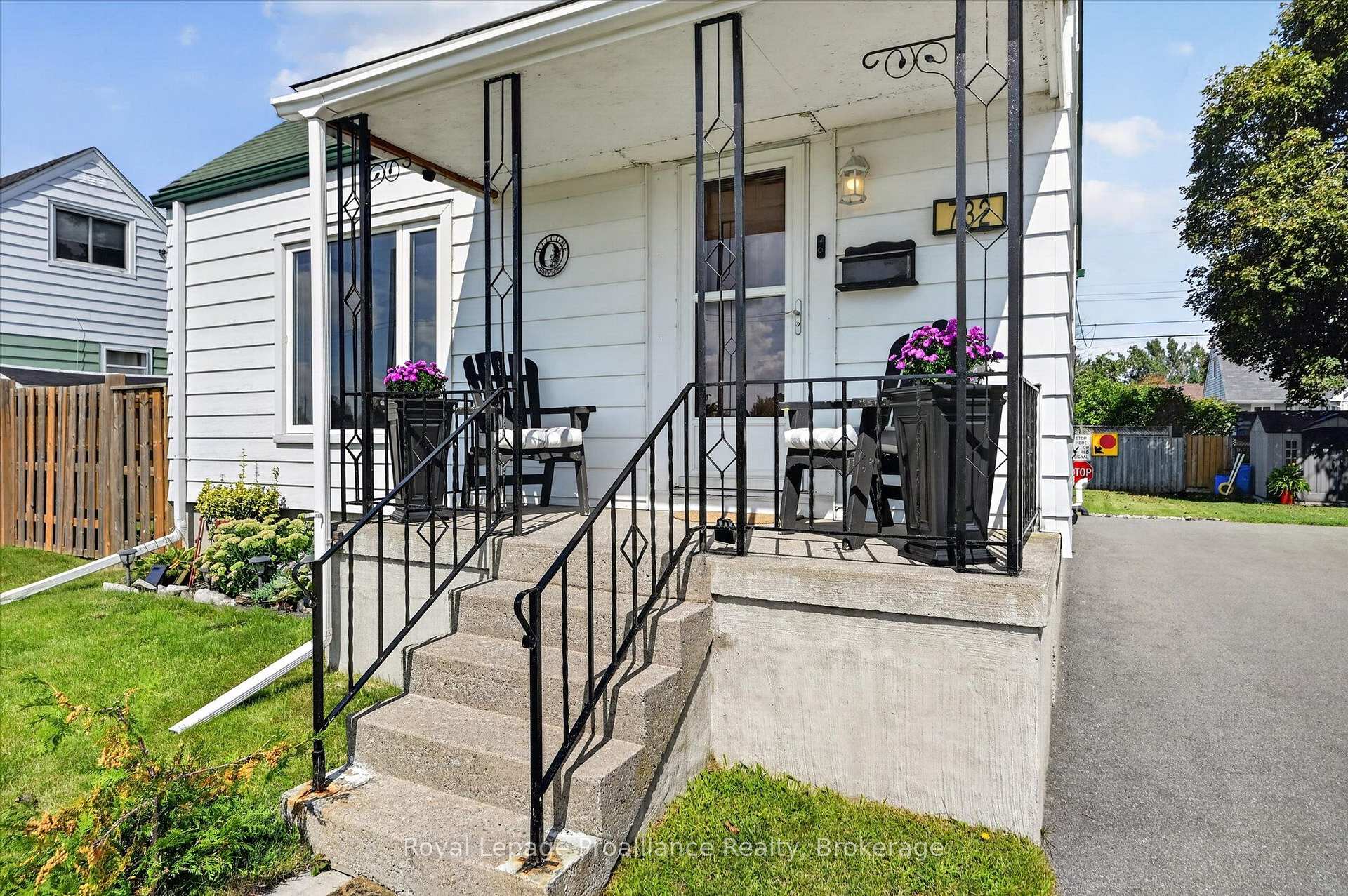 Photo 5 of 732 Gillespie Avenue, Peterborough, Otonabee Ward 1 — HOMEH