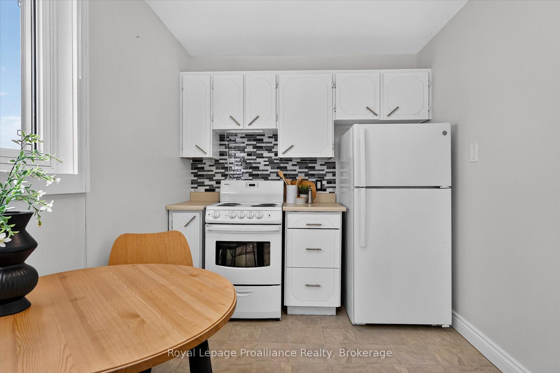 Photo 13 of 732 Gillespie Avenue, Peterborough, Otonabee Ward 1 — HOMEH