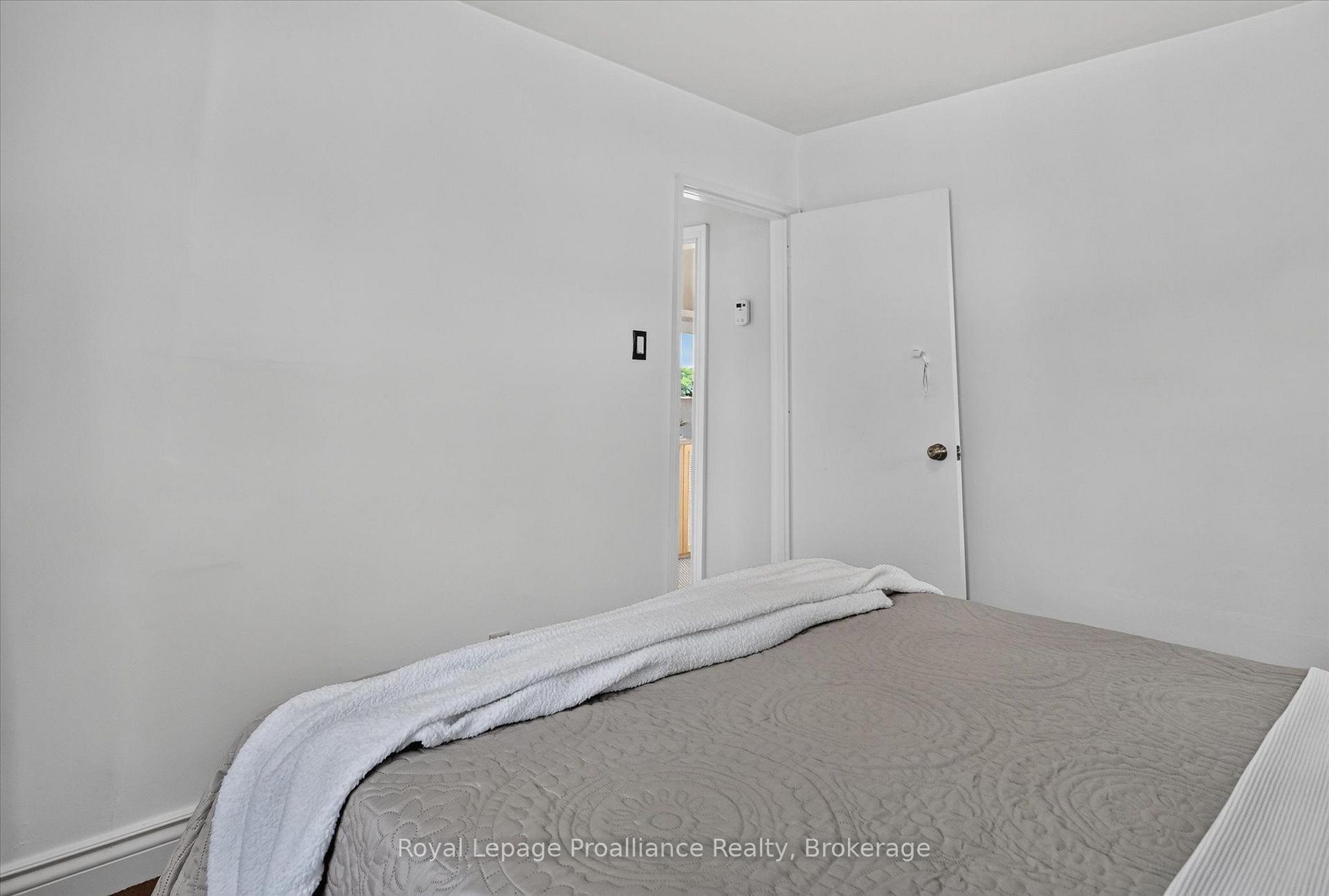 Photo 18 of 732 Gillespie Avenue, Peterborough, Otonabee Ward 1 — HOMEH