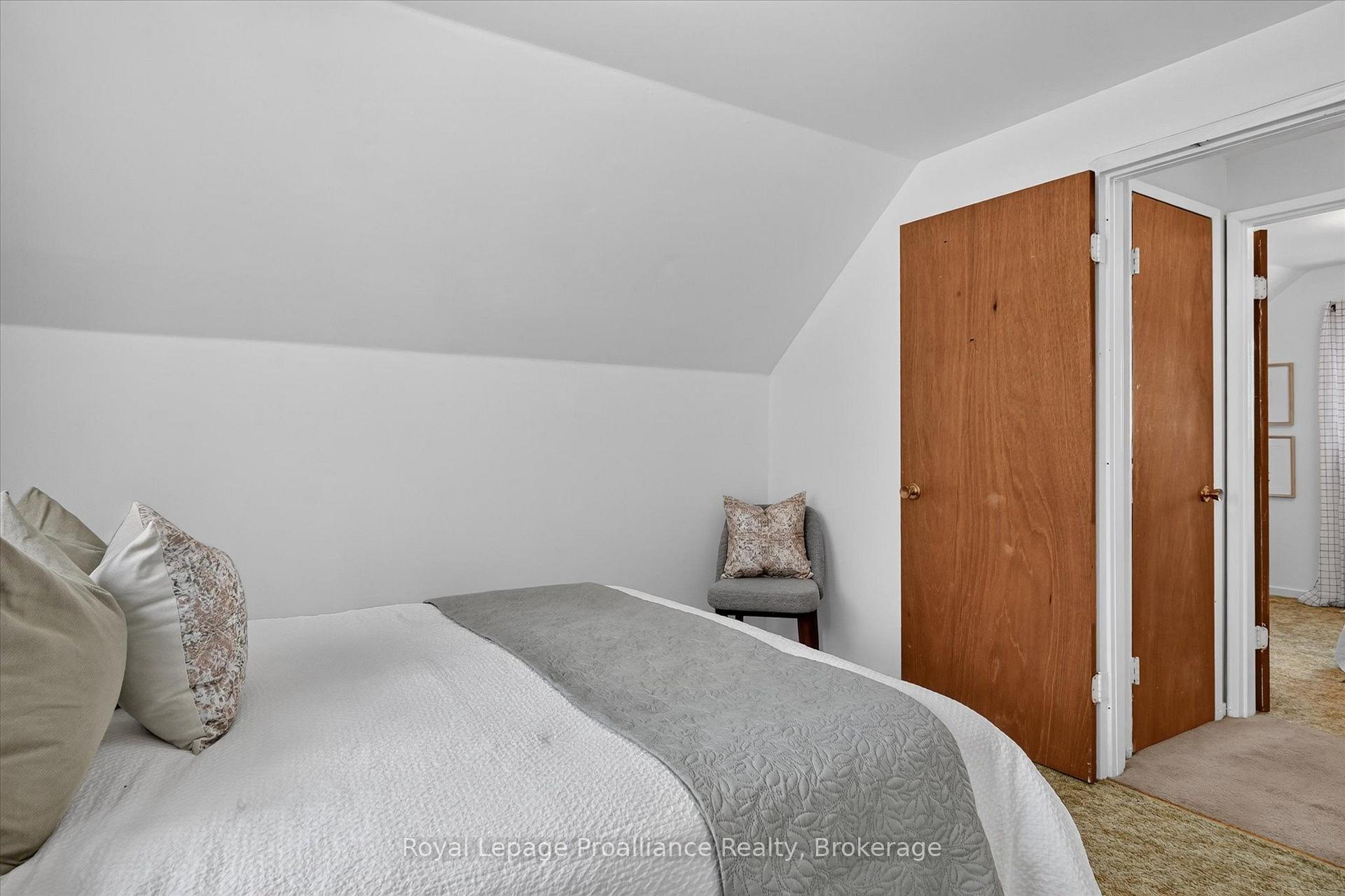 Photo 22 of 732 Gillespie Avenue, Peterborough, Otonabee Ward 1 — HOMEH