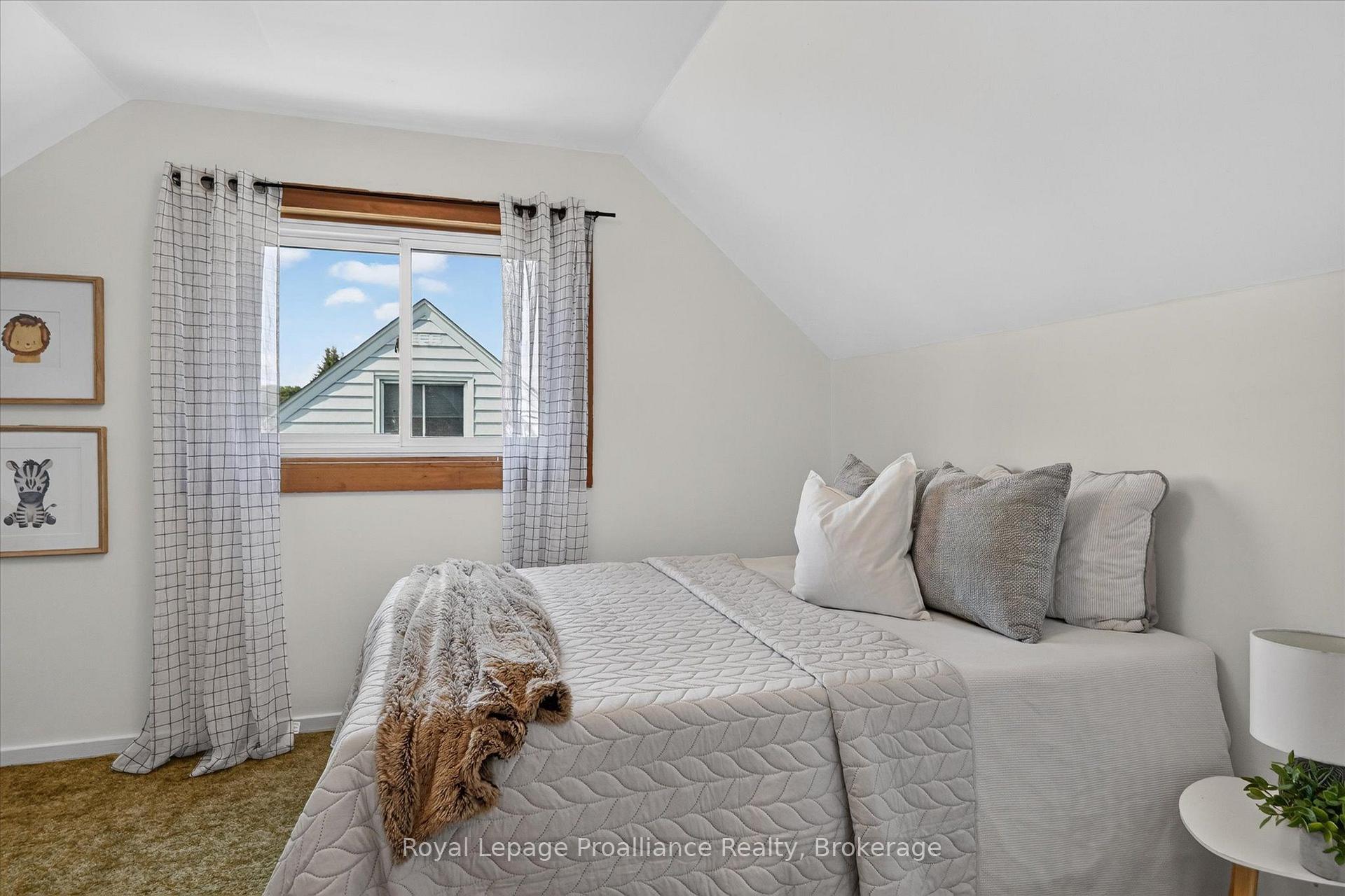 Photo 23 of 732 Gillespie Avenue, Peterborough, Otonabee Ward 1 — HOMEH