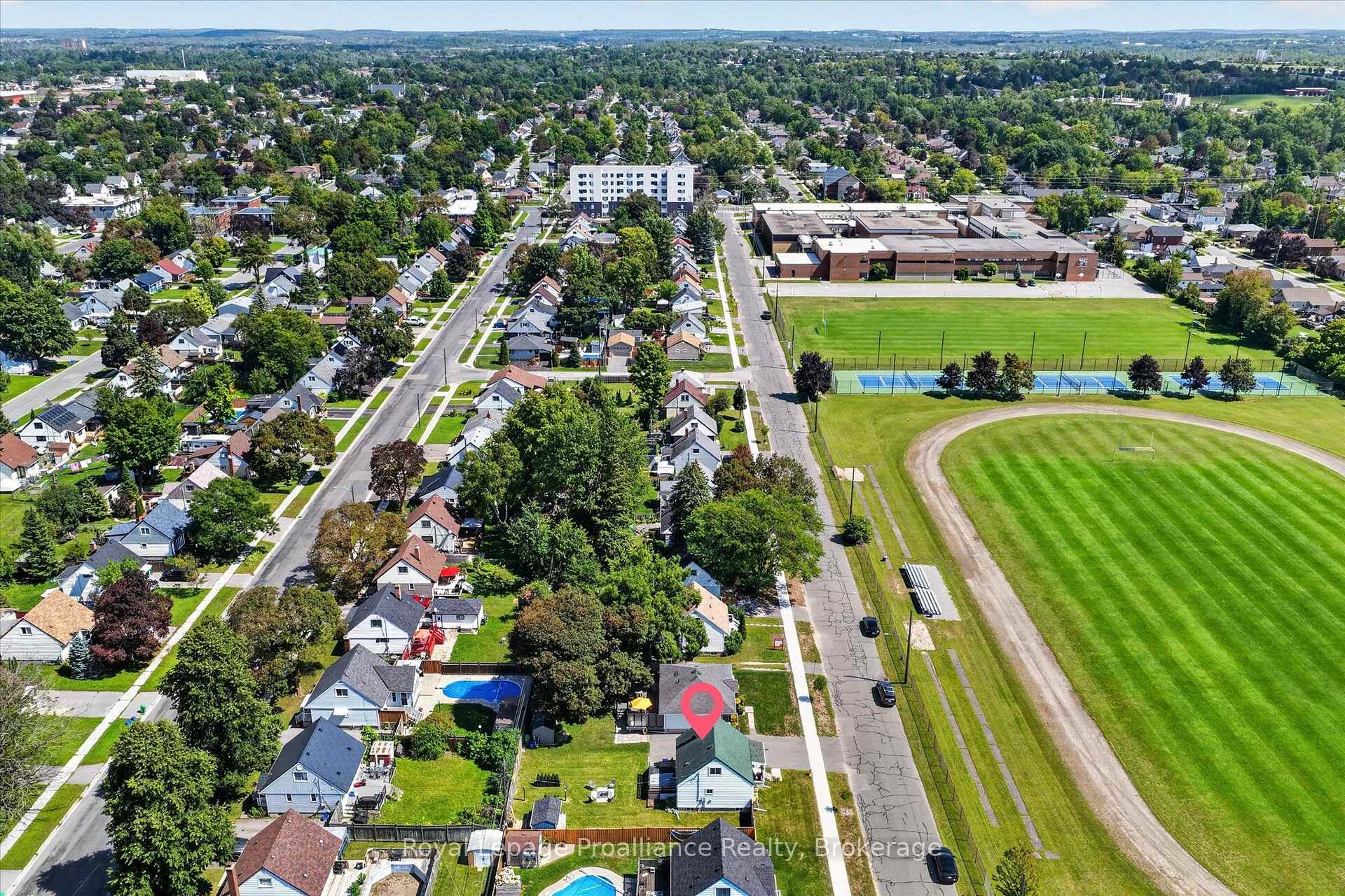 Photo 49 of 732 Gillespie Avenue, Peterborough, Otonabee Ward 1 — HOMEH