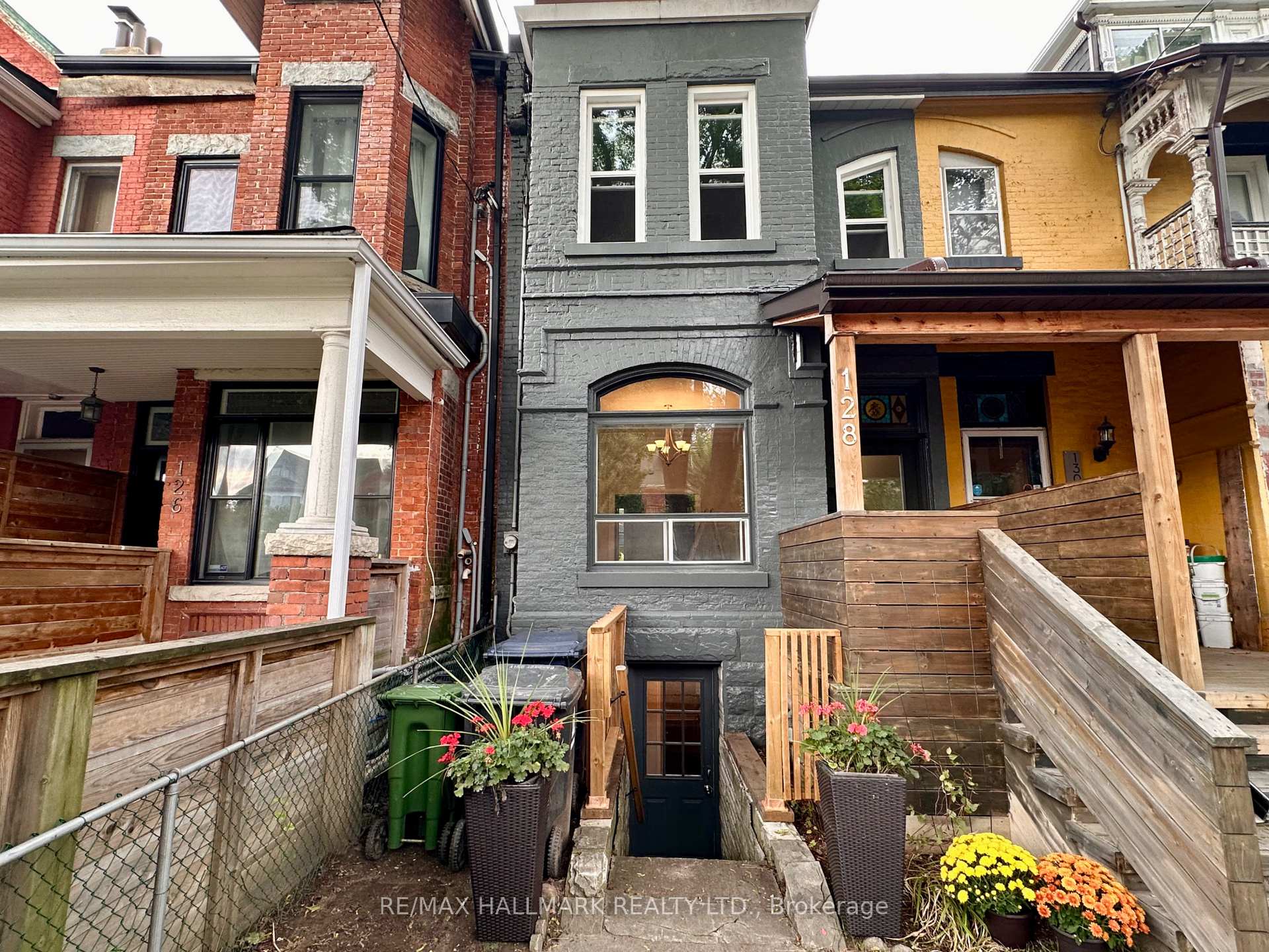 Photo 3 of 128 Brunswick Avenue, Toronto, University — HOMEH