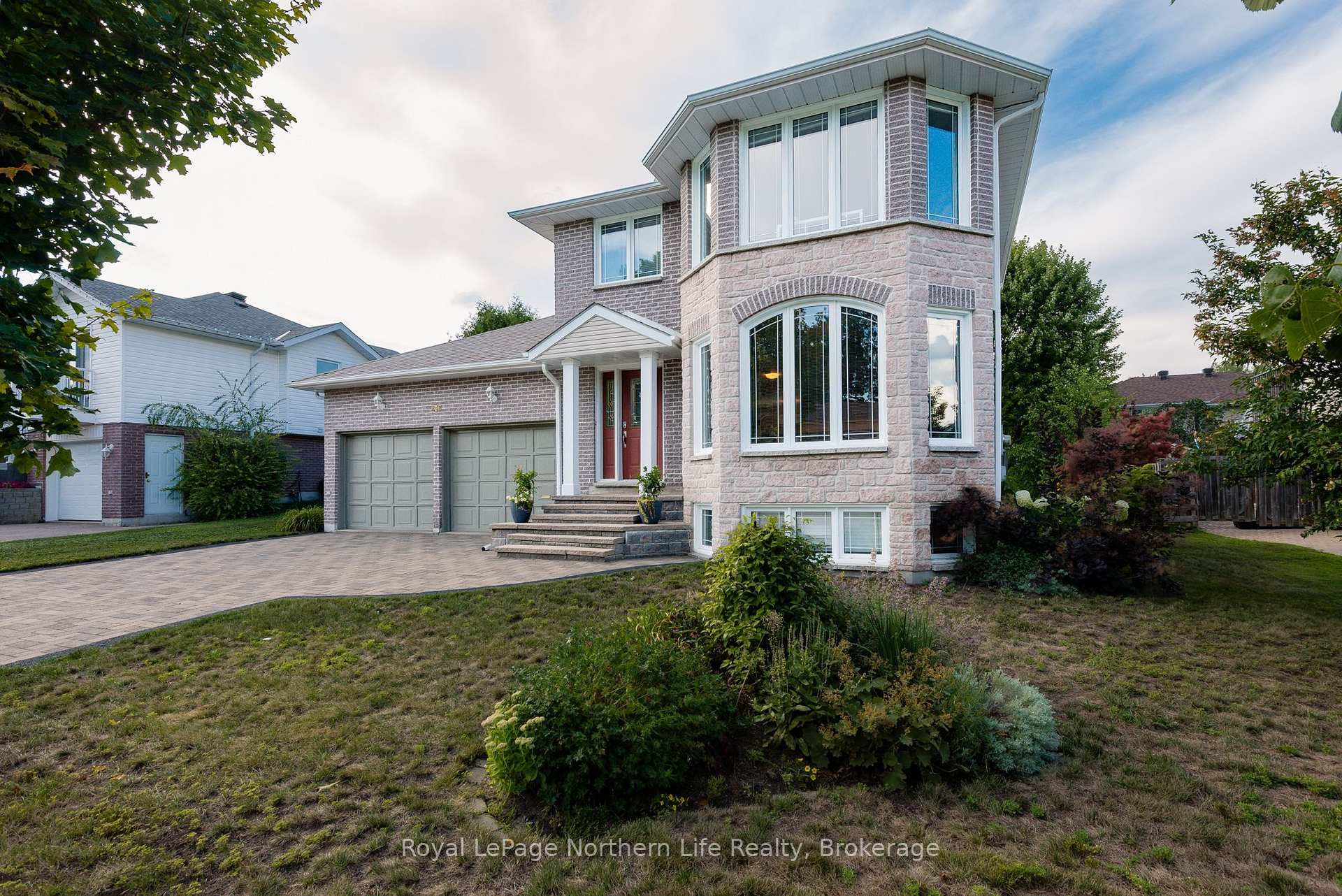 Photo 3 of 406 Pearce Street, North Bay, Airport — HOMEH