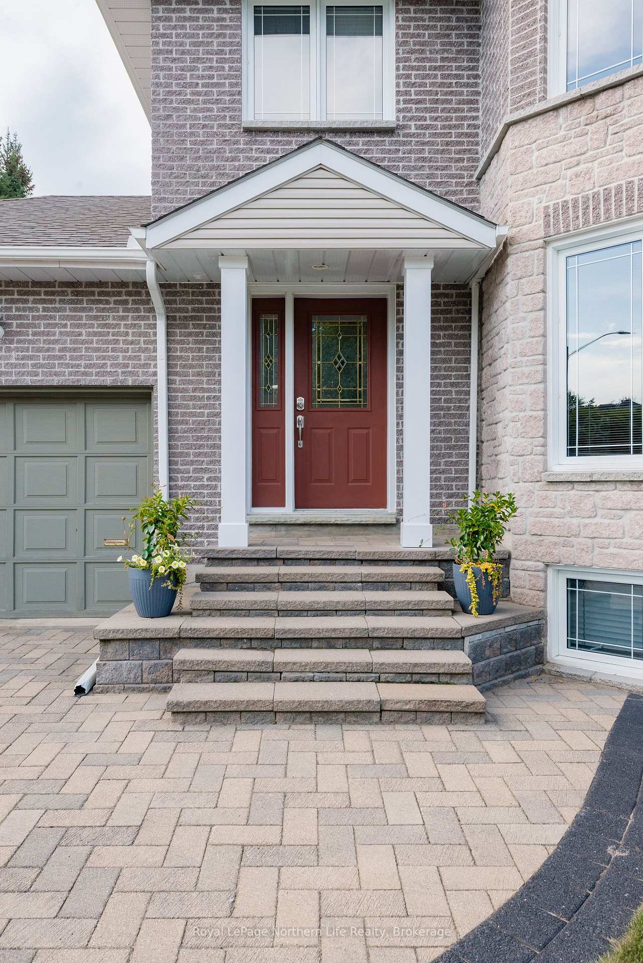 Photo 4 of 406 Pearce Street, North Bay, Airport — HOMEH