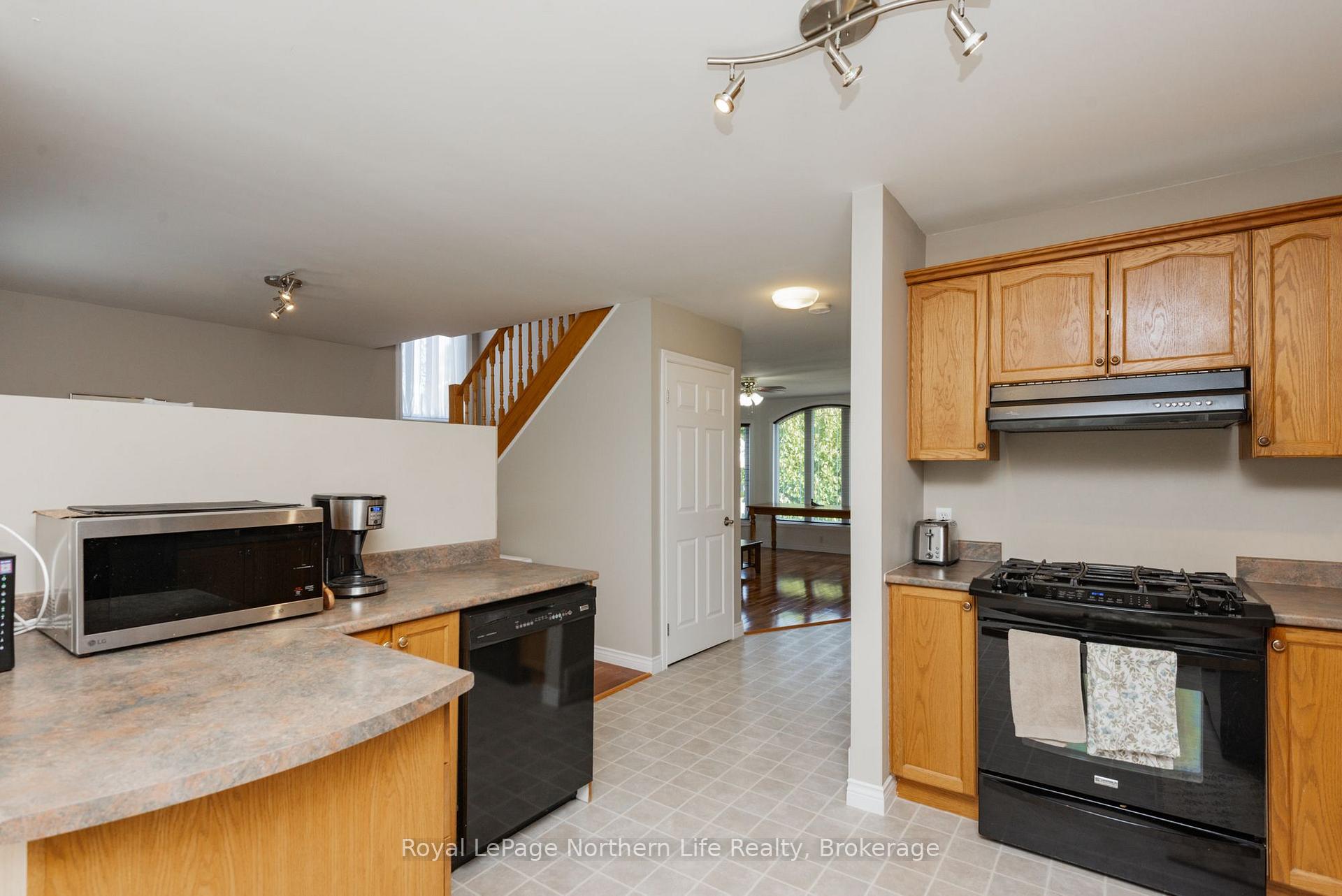 Photo 14 of 406 Pearce Street, North Bay, Airport — HOMEH
