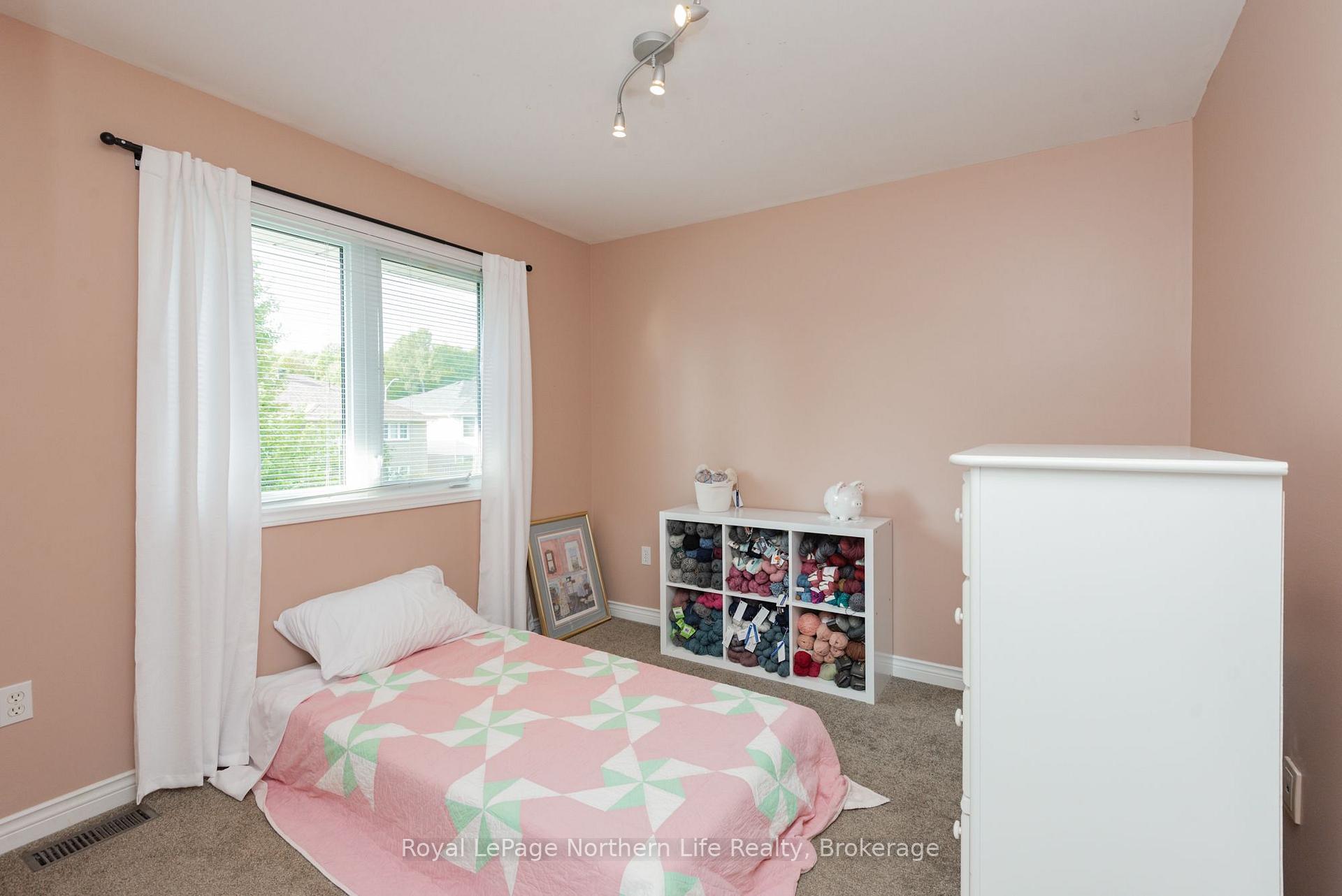 Photo 19 of 406 Pearce Street, North Bay, Airport — HOMEH