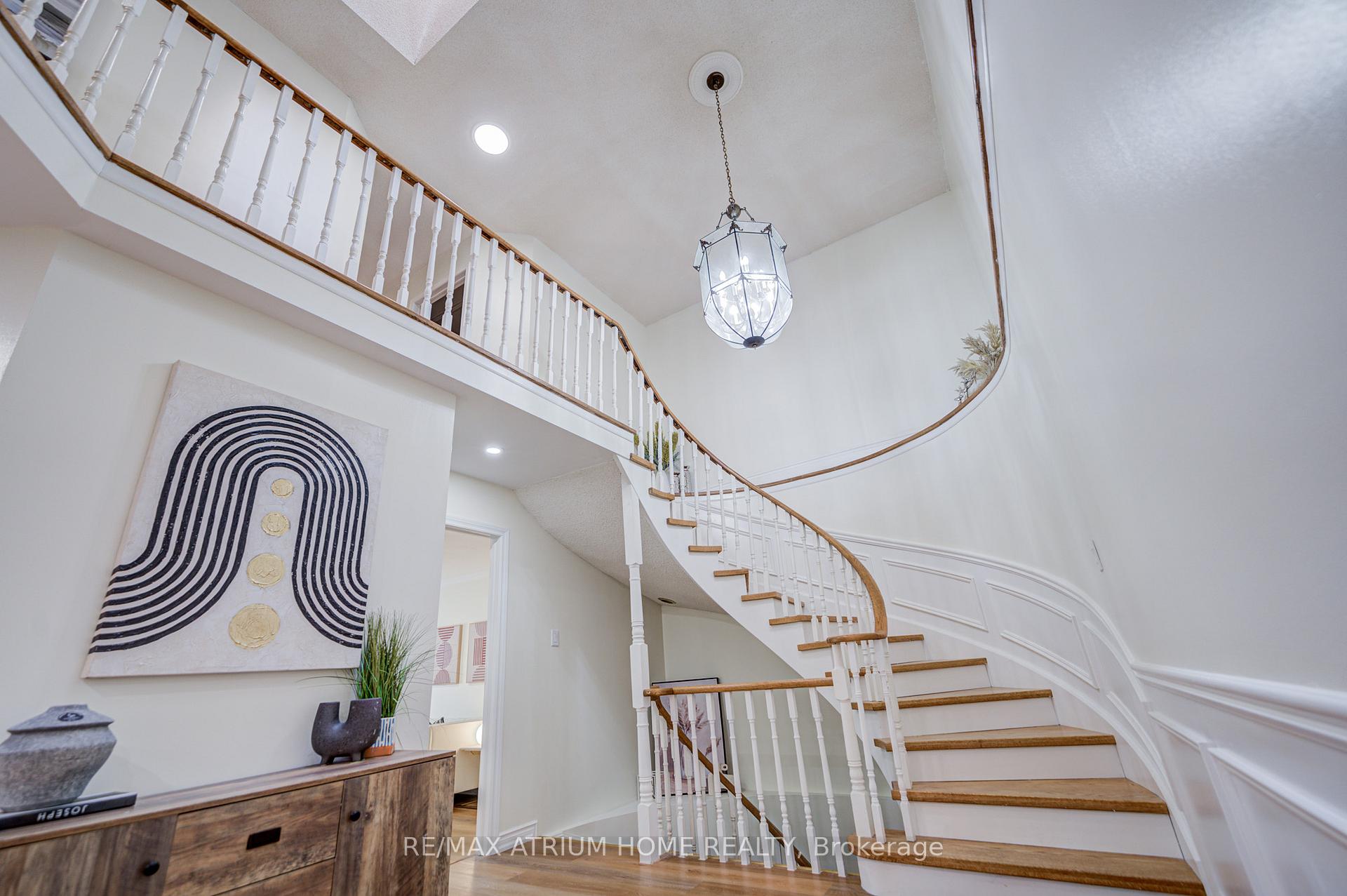 Photo 5 of 77 Rosedale Heights Drive, Vaughan, Uplands — HOMEH
