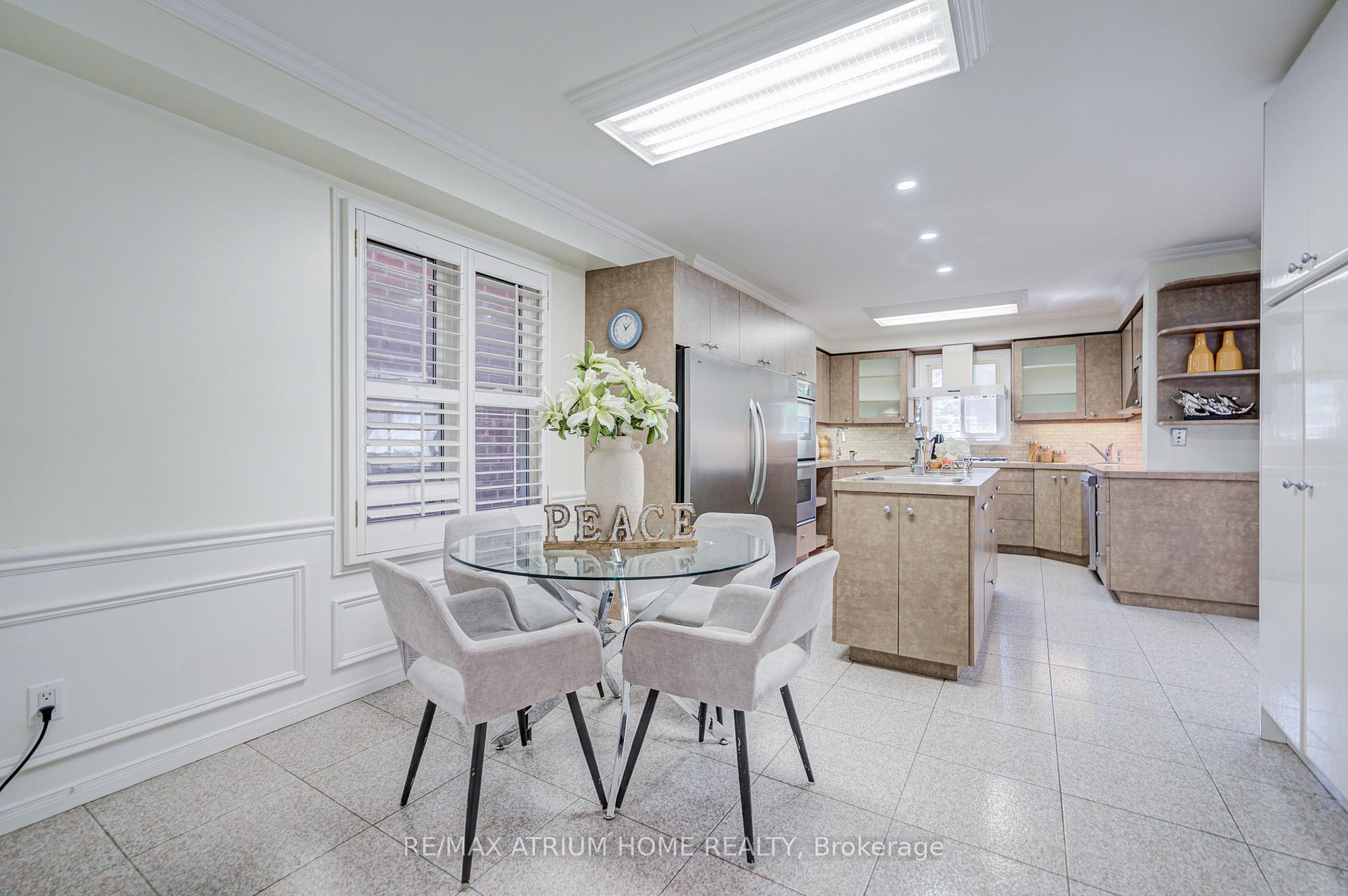 Photo 11 of 77 Rosedale Heights Drive, Vaughan, Uplands — HOMEH