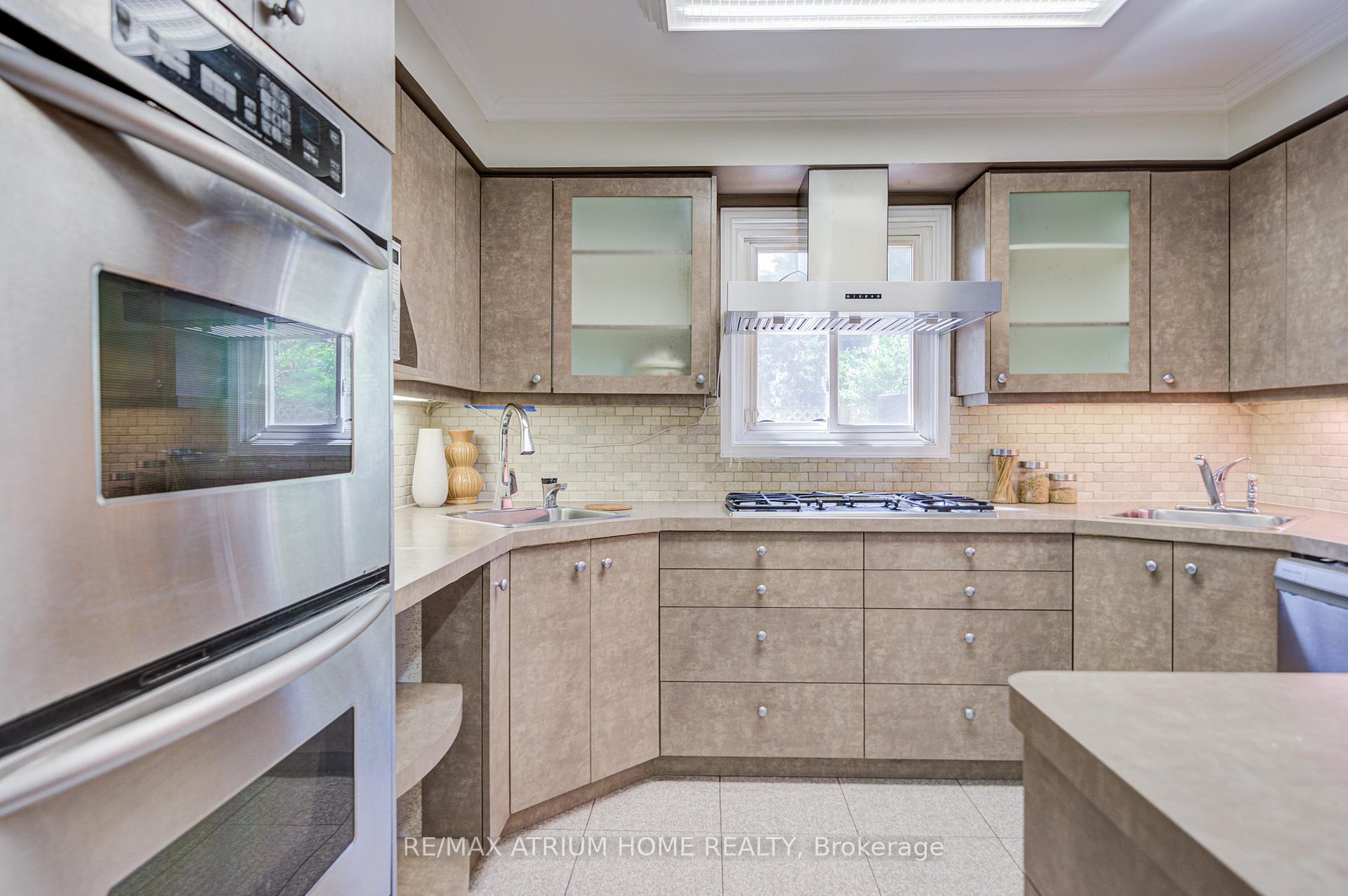 Photo 13 of 77 Rosedale Heights Drive, Vaughan, Uplands — HOMEH