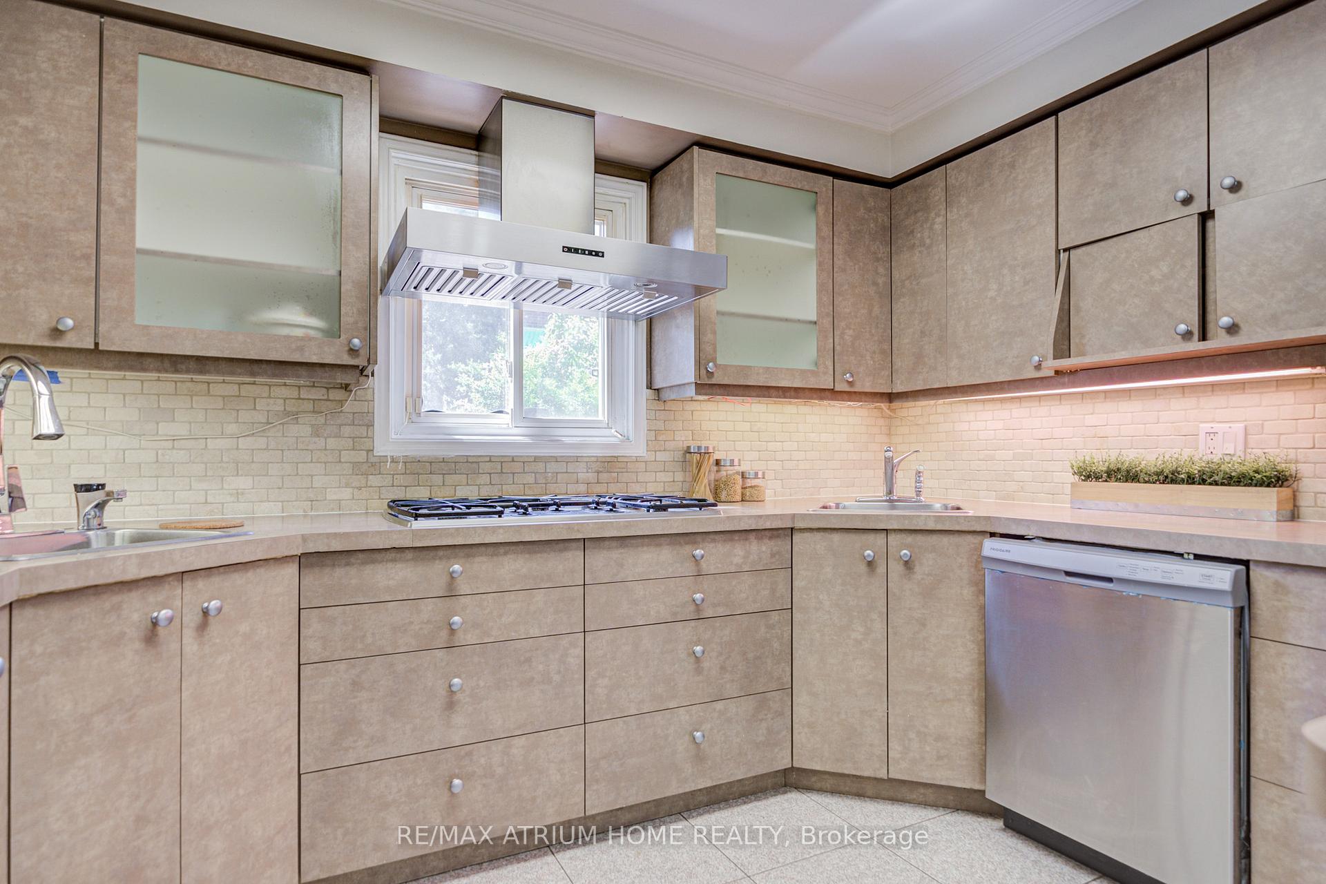 Photo 15 of 77 Rosedale Heights Drive, Vaughan, Uplands — HOMEH