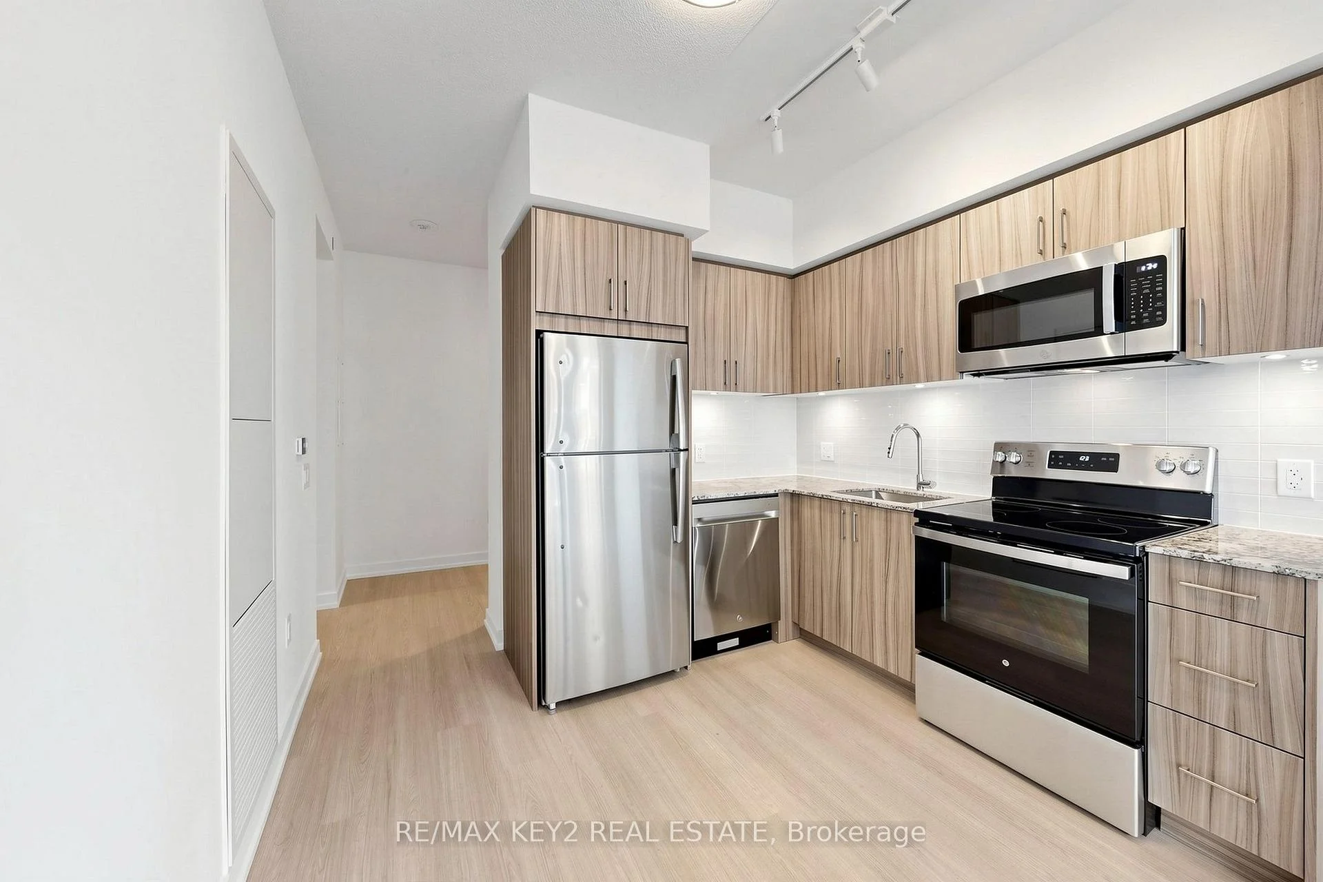 Photo 5 of Unit 1712, 4010 Eglinton Avenue W, Etobicoke, Humber Heights — HOMEH
