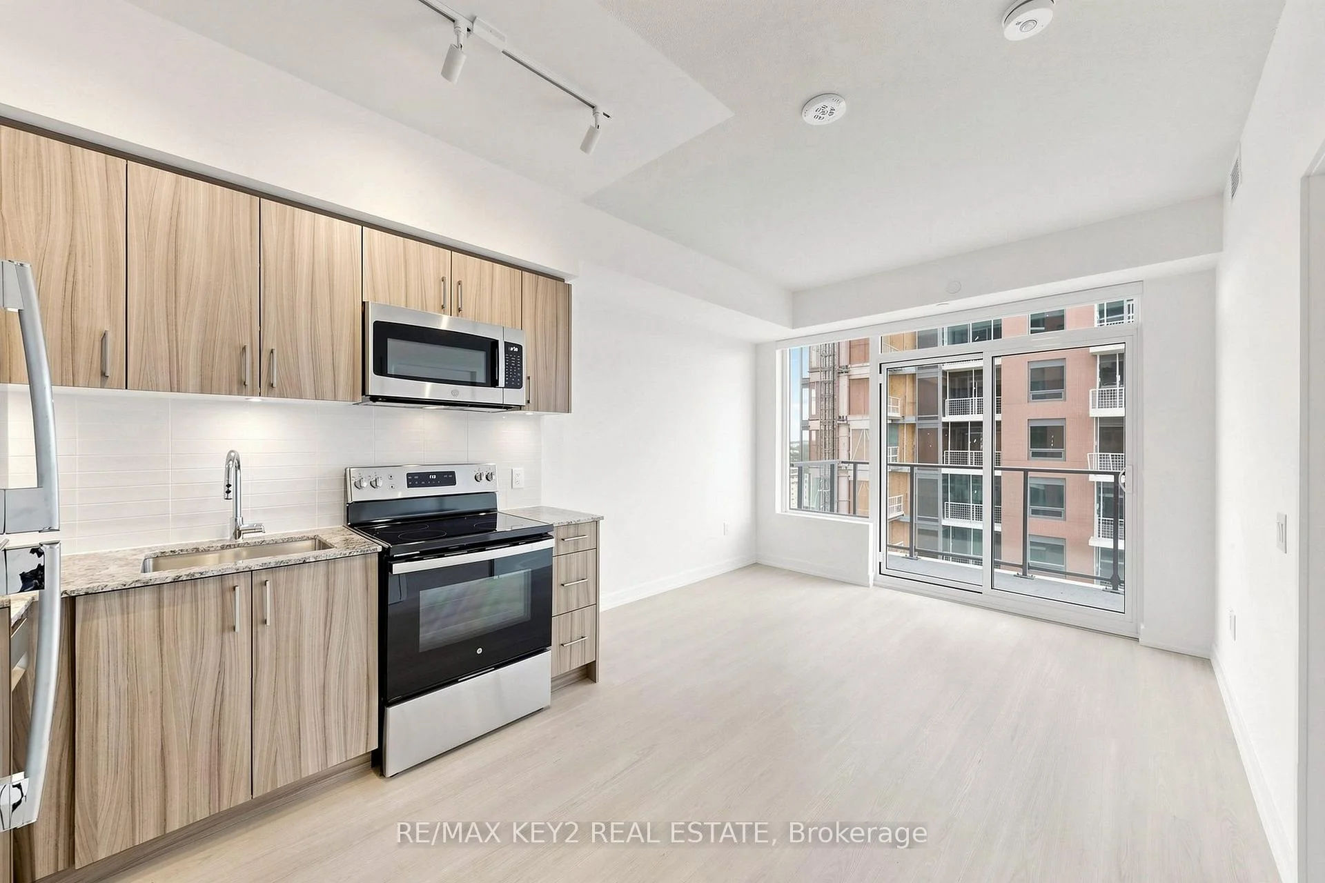Photo 7 of Unit 1712, 4010 Eglinton Avenue W, Etobicoke, Humber Heights — HOMEH