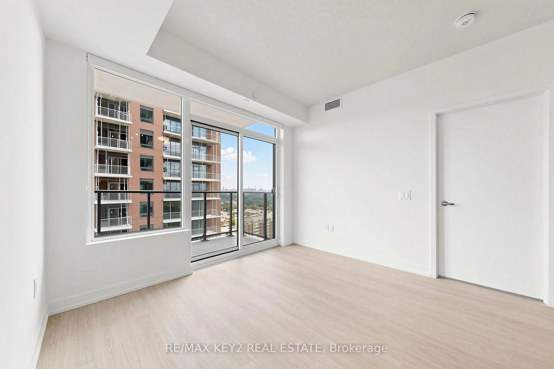 Photo 14 of Unit 1712, 4010 Eglinton Avenue W, Etobicoke, Humber Heights — HOMEH