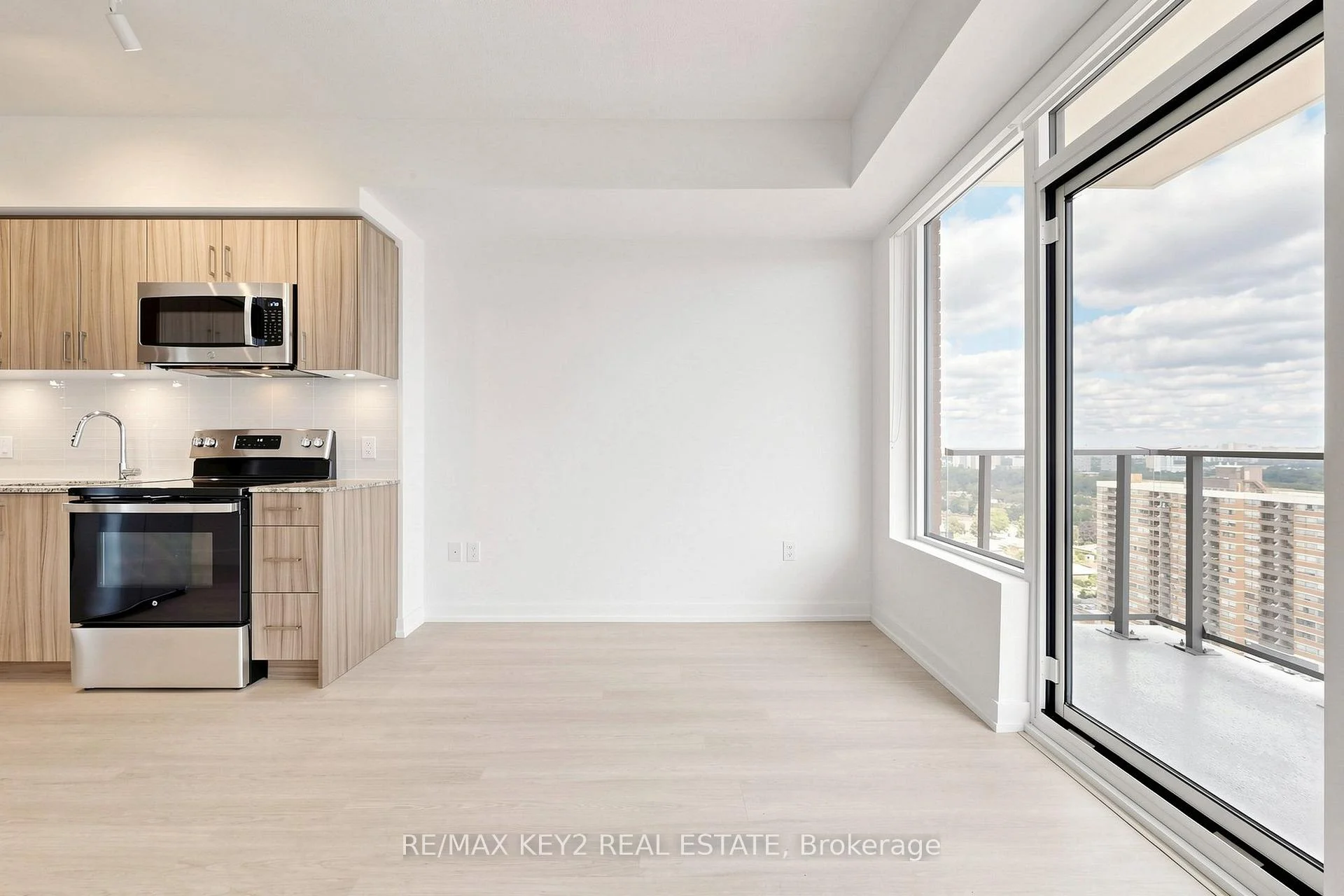 Photo 16 of Unit 1712, 4010 Eglinton Avenue W, Etobicoke, Humber Heights — HOMEH