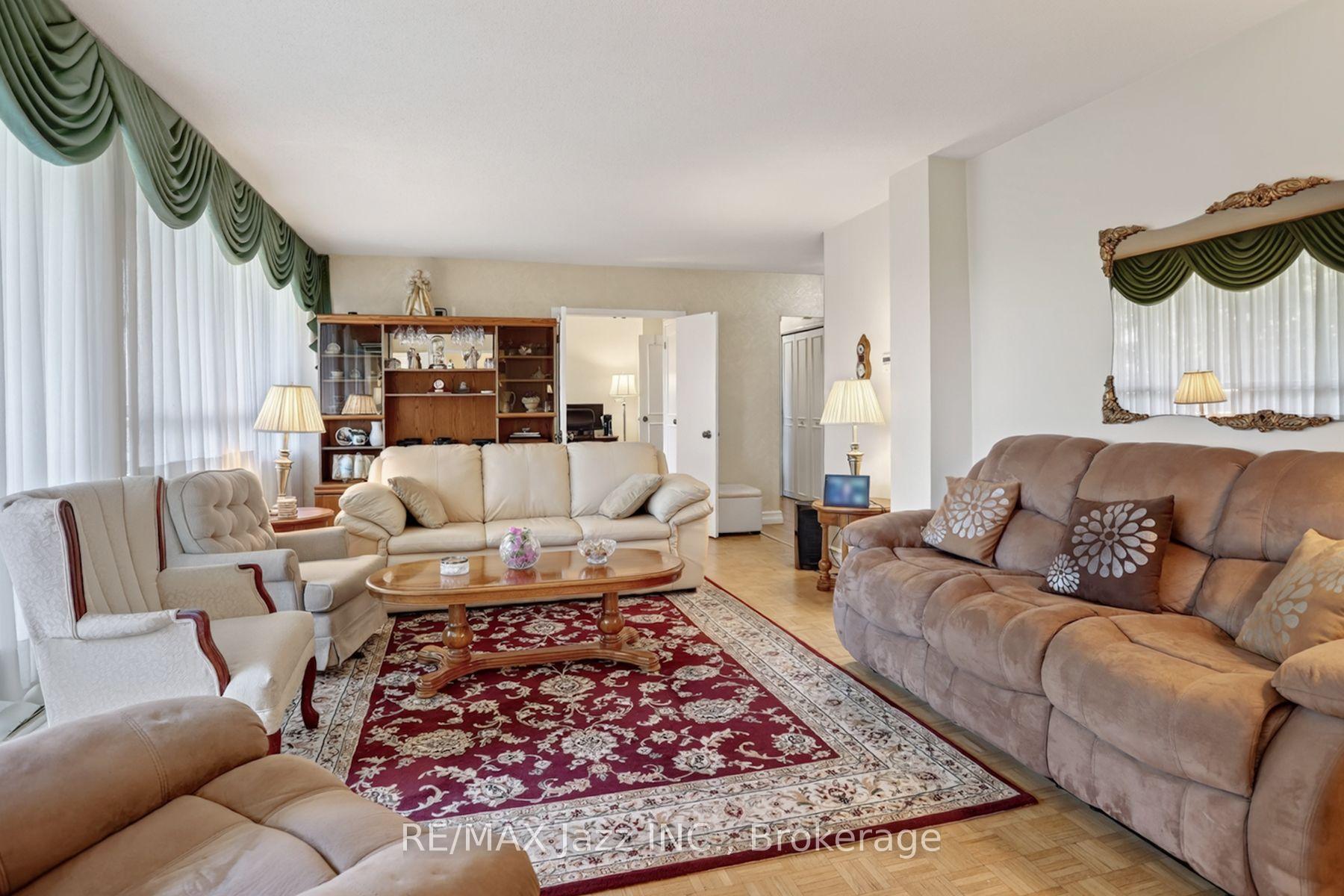 Photo 11 of Unit 305, 363 Simcoe Street N, Oshawa, O'Neill — HOMEH