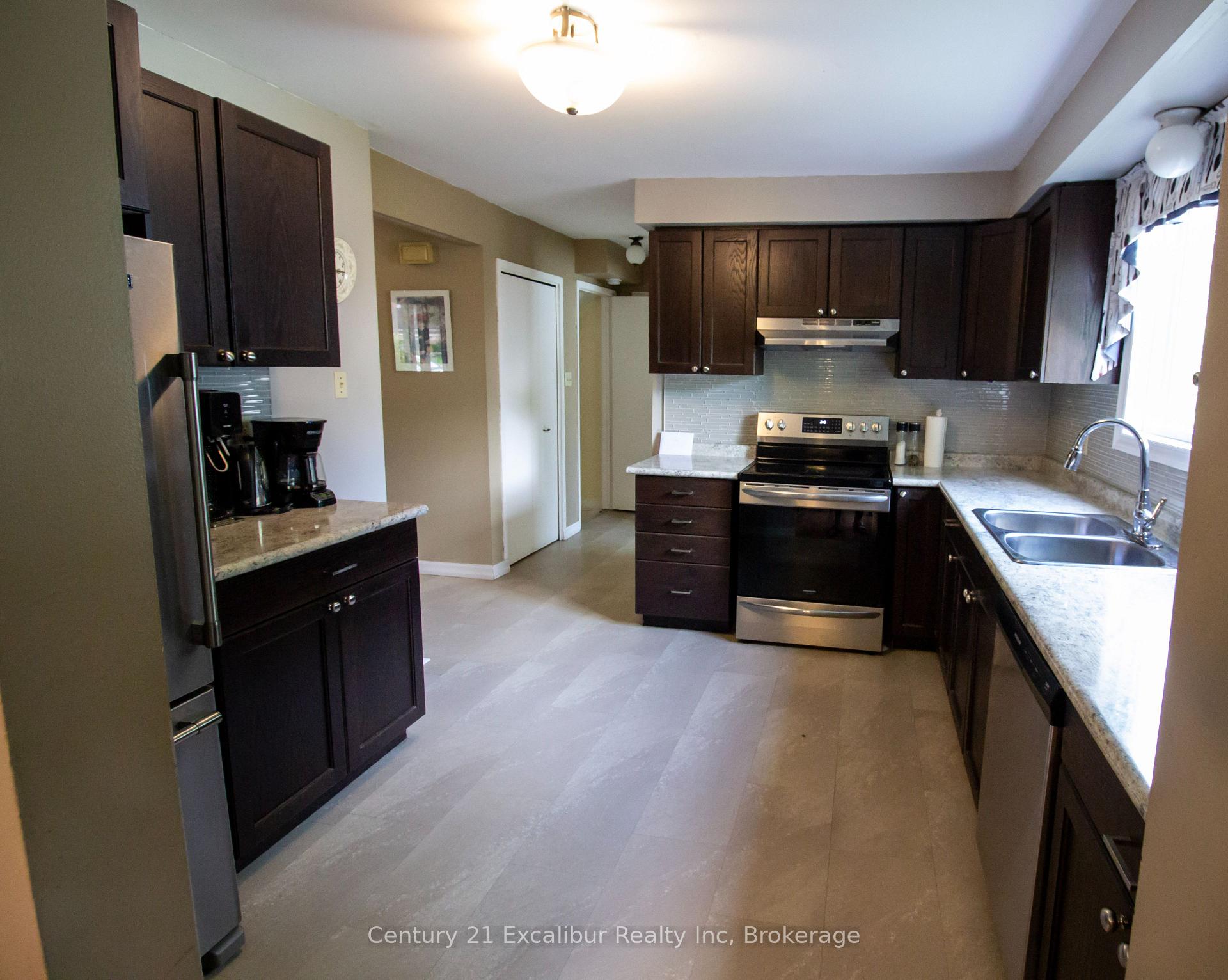 Photo 3 of 6 Braeside Road, Centre Wellington, Fergus — HOMEH